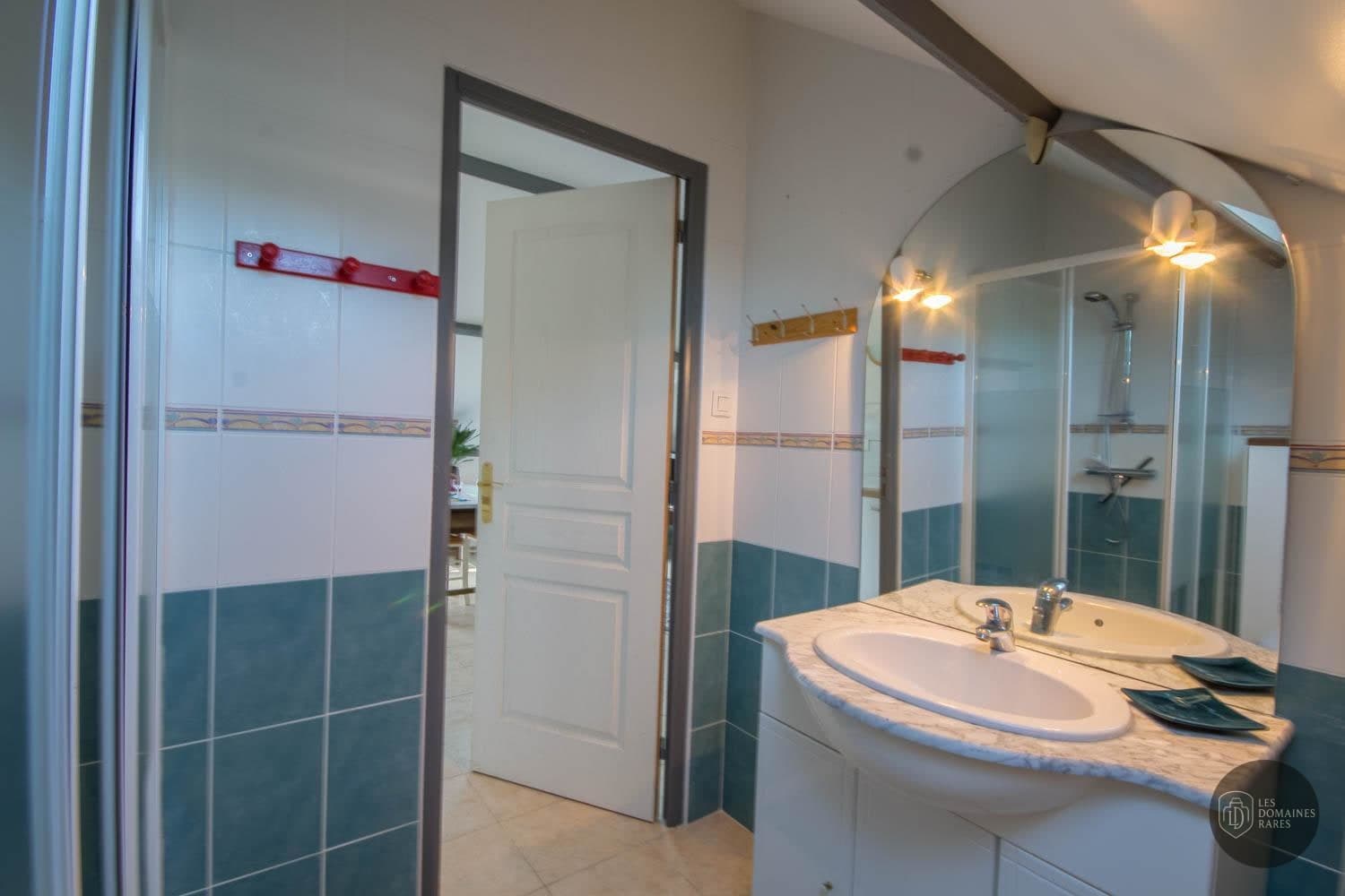 Salle de bain du moulin Capitaine Fracasse à Paris en Île-de-France