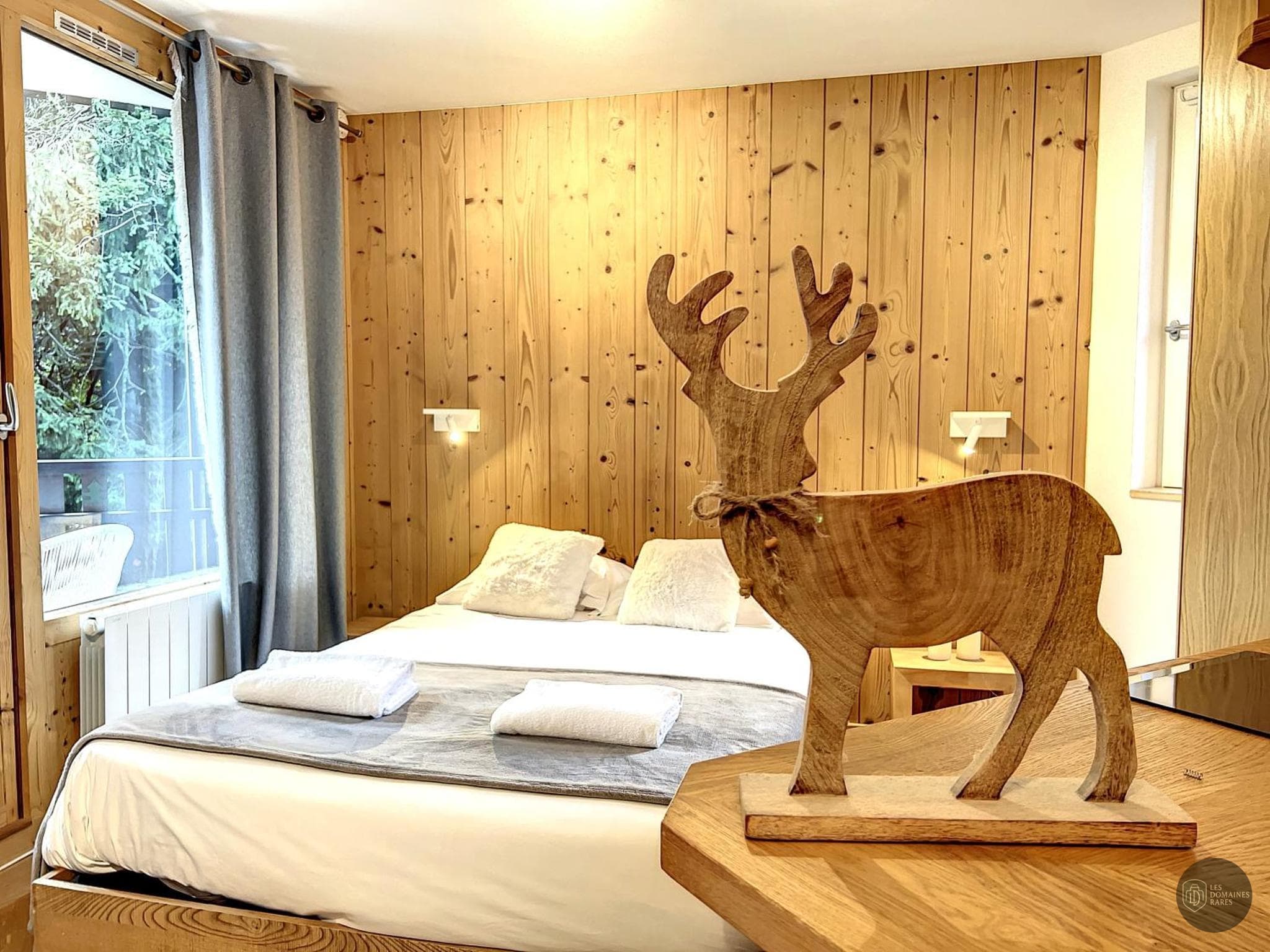 Chambre de l'hôtel Caribou à Chassagny en Auvergne-Rhône-Alpes - séminaire chassagny, france