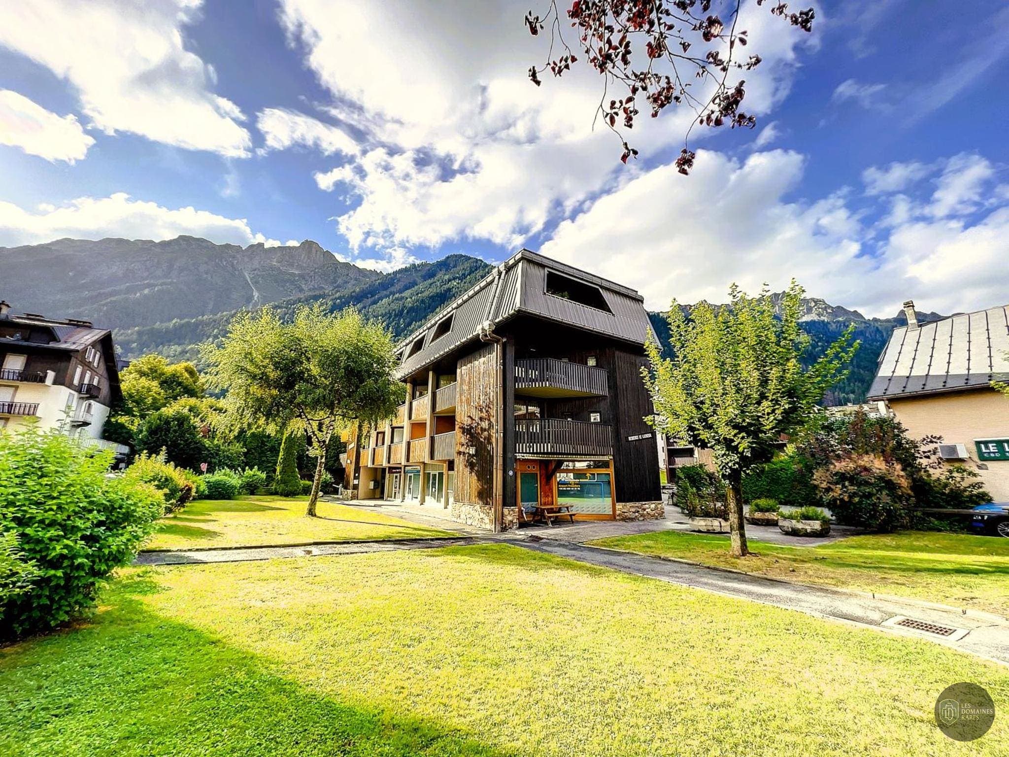 Vue extérieure de l'hôtel Caribou à Chassagny en Auvergne-Rhône-Alpes