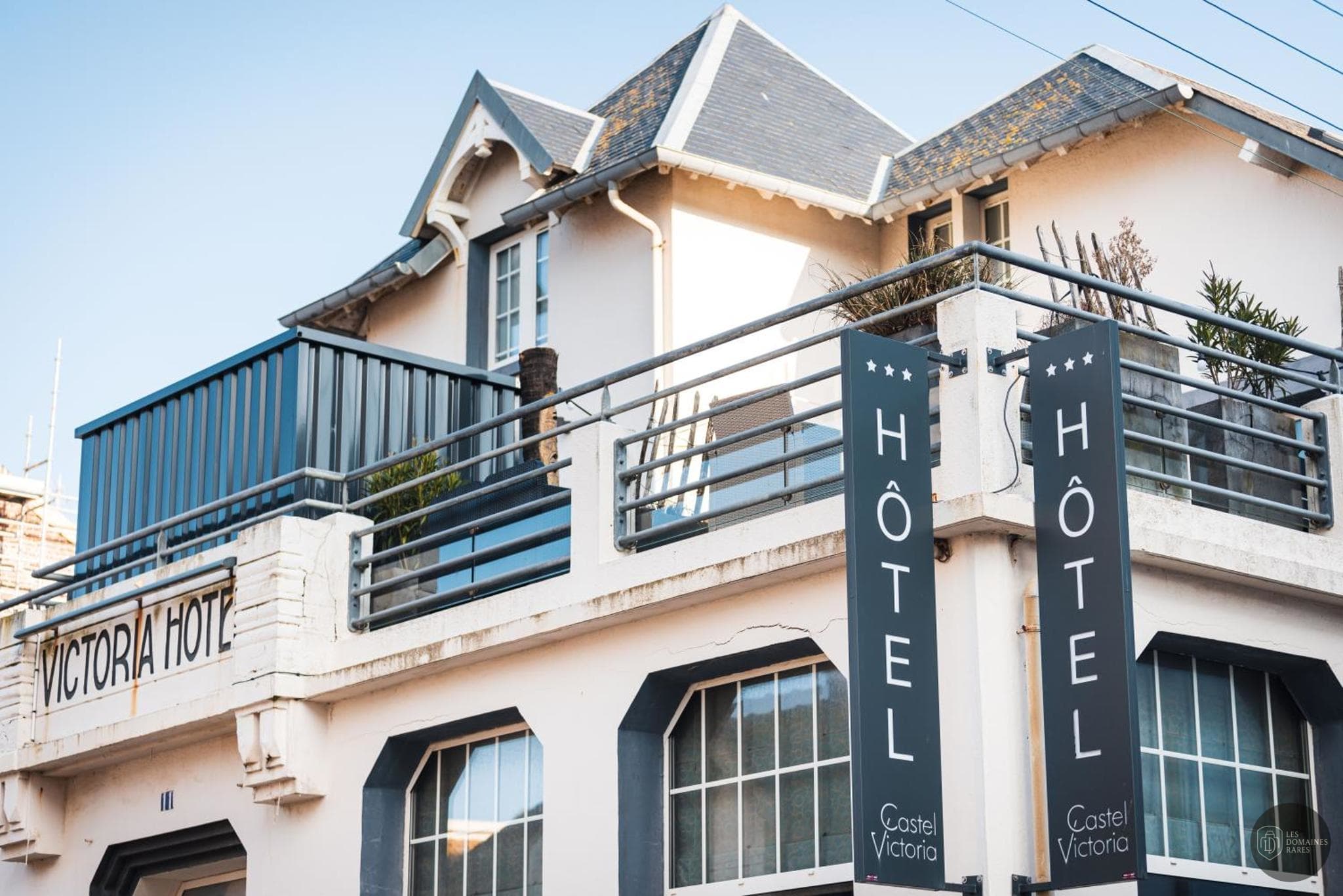 Vue extérieure de l'hôtel Castel Victoria à Le en Hauts-de-France