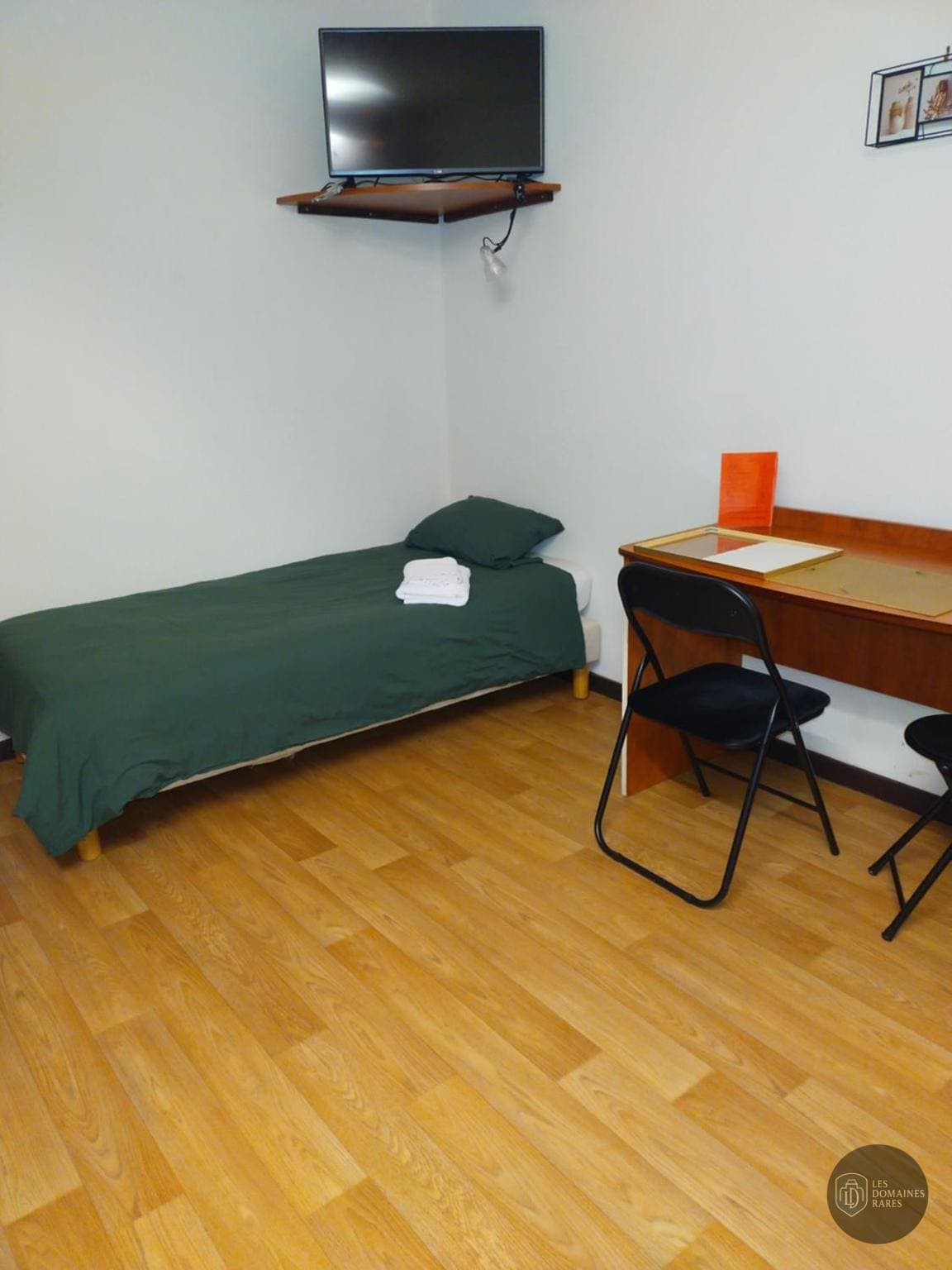 Chambre de l'hôtel Castel d'Olmes à Laroque en Occitanie - séminaire ariège
