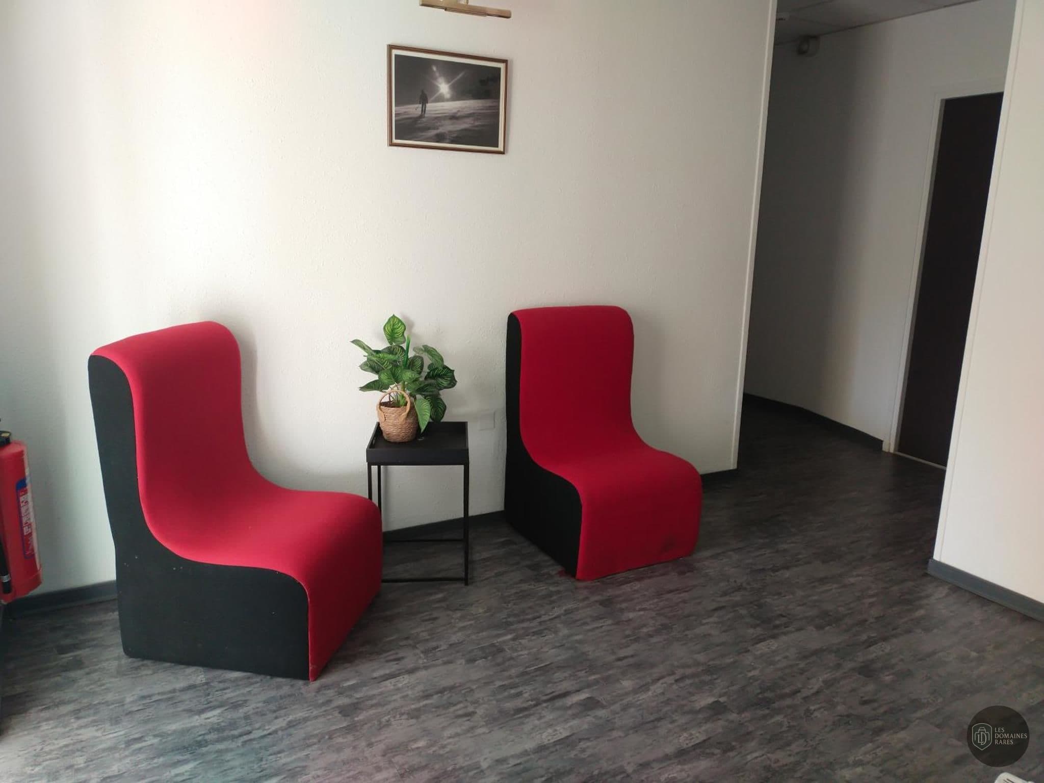 Espace intérieur de l'hôtel Castel d'Olmes à Laroque en Occitanie