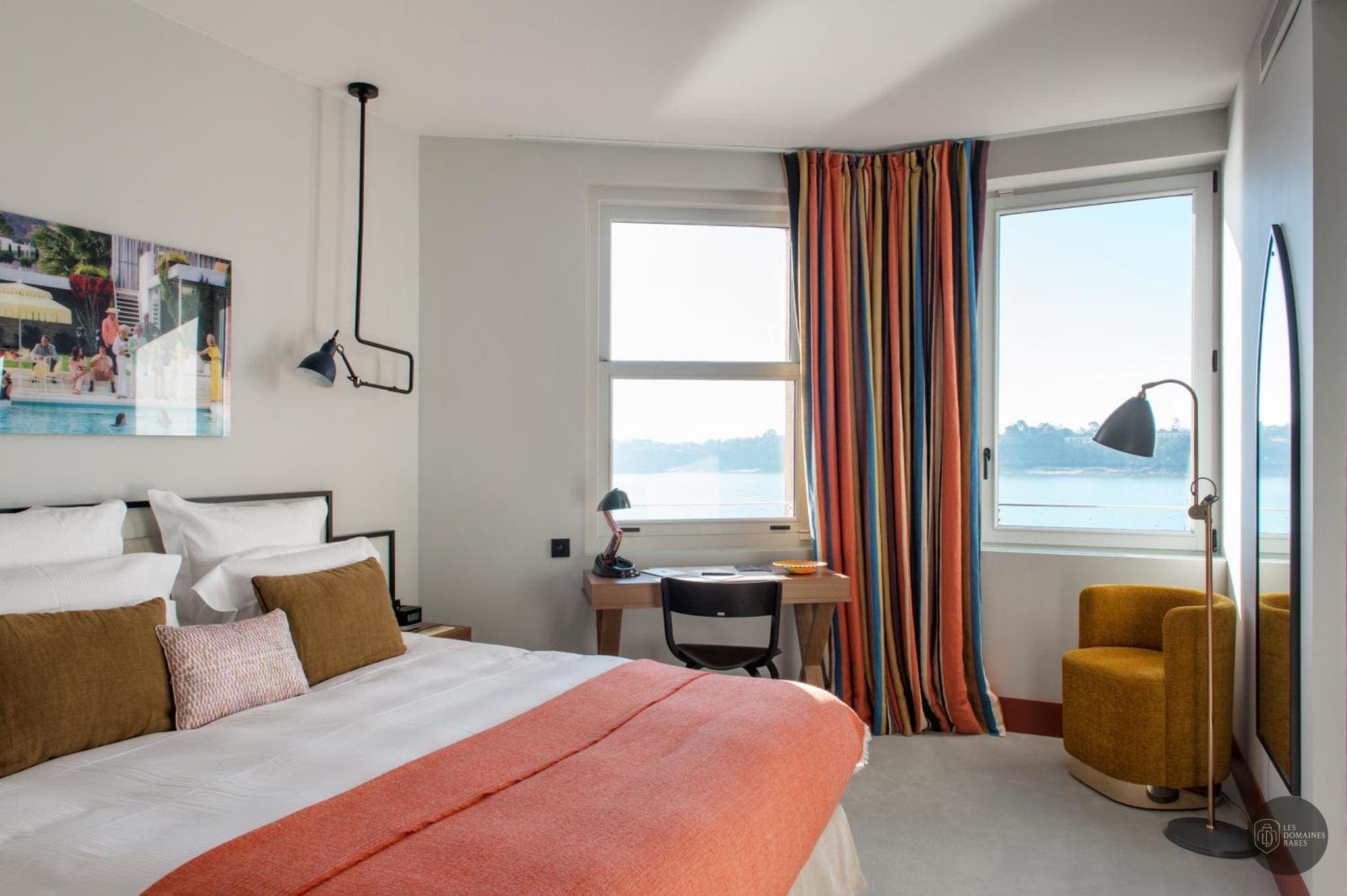 Chambre du lieu Castelbrac à Dinard en Bretagne - séminaire dinard france coordonnées gps latitude : 48.63445