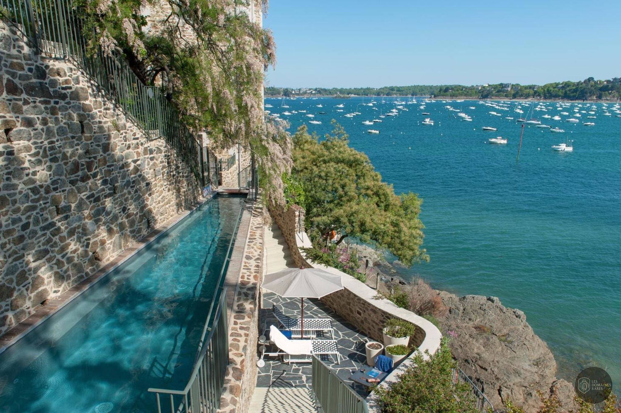 Vue extérieure du lieu Castelbrac à Dinard en Bretagne