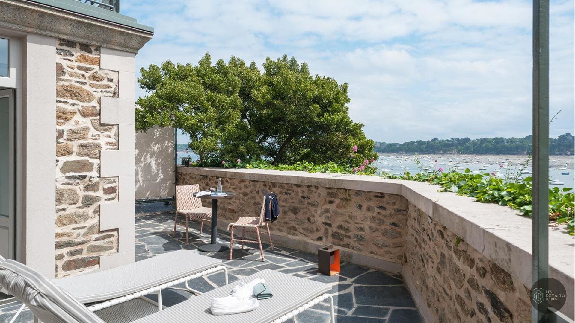 Vue extérieure du lieu Castelbrac à Dinard en Bretagne