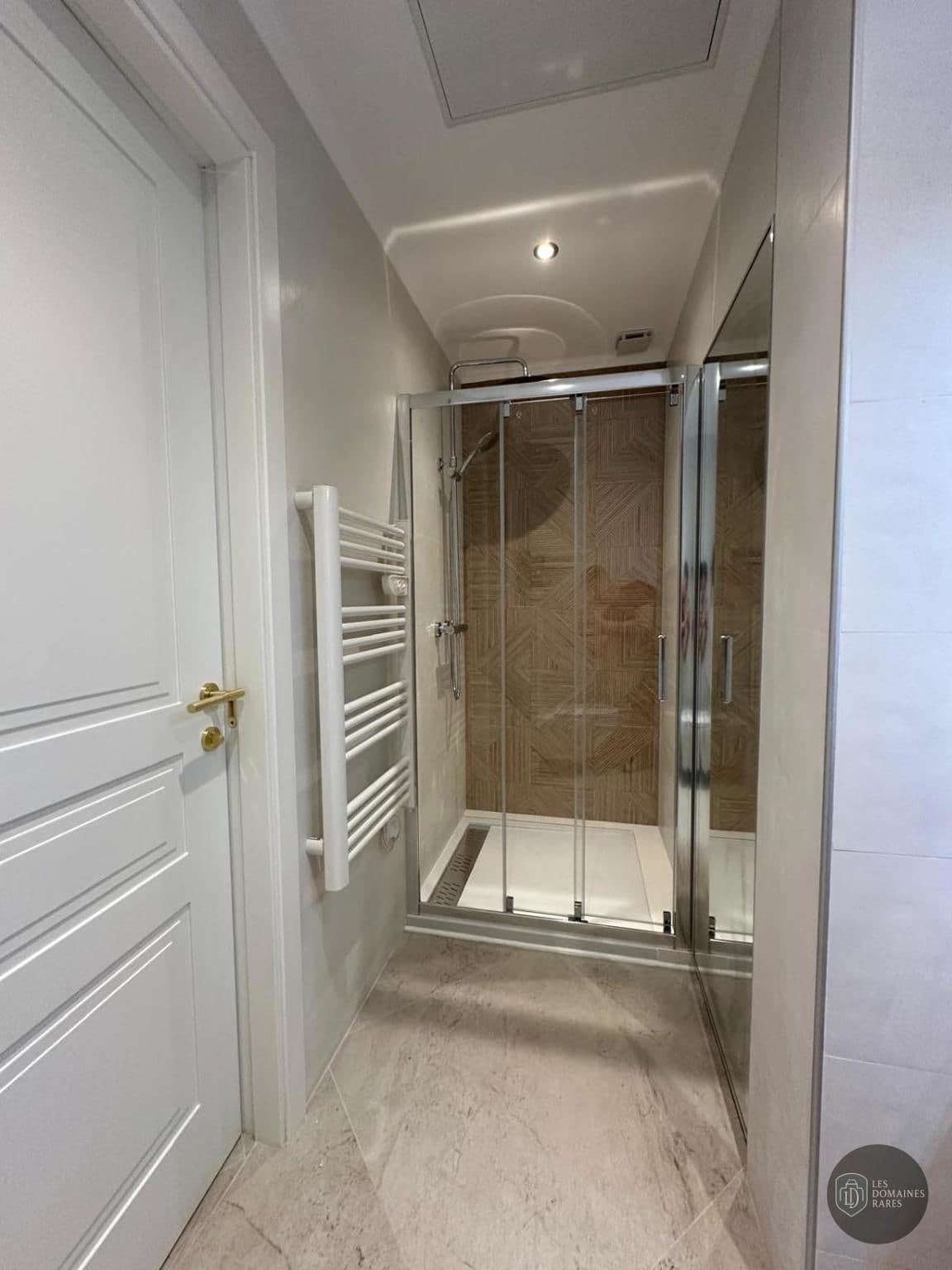 Salle de bain du lieu Centre D en Île-de-France
