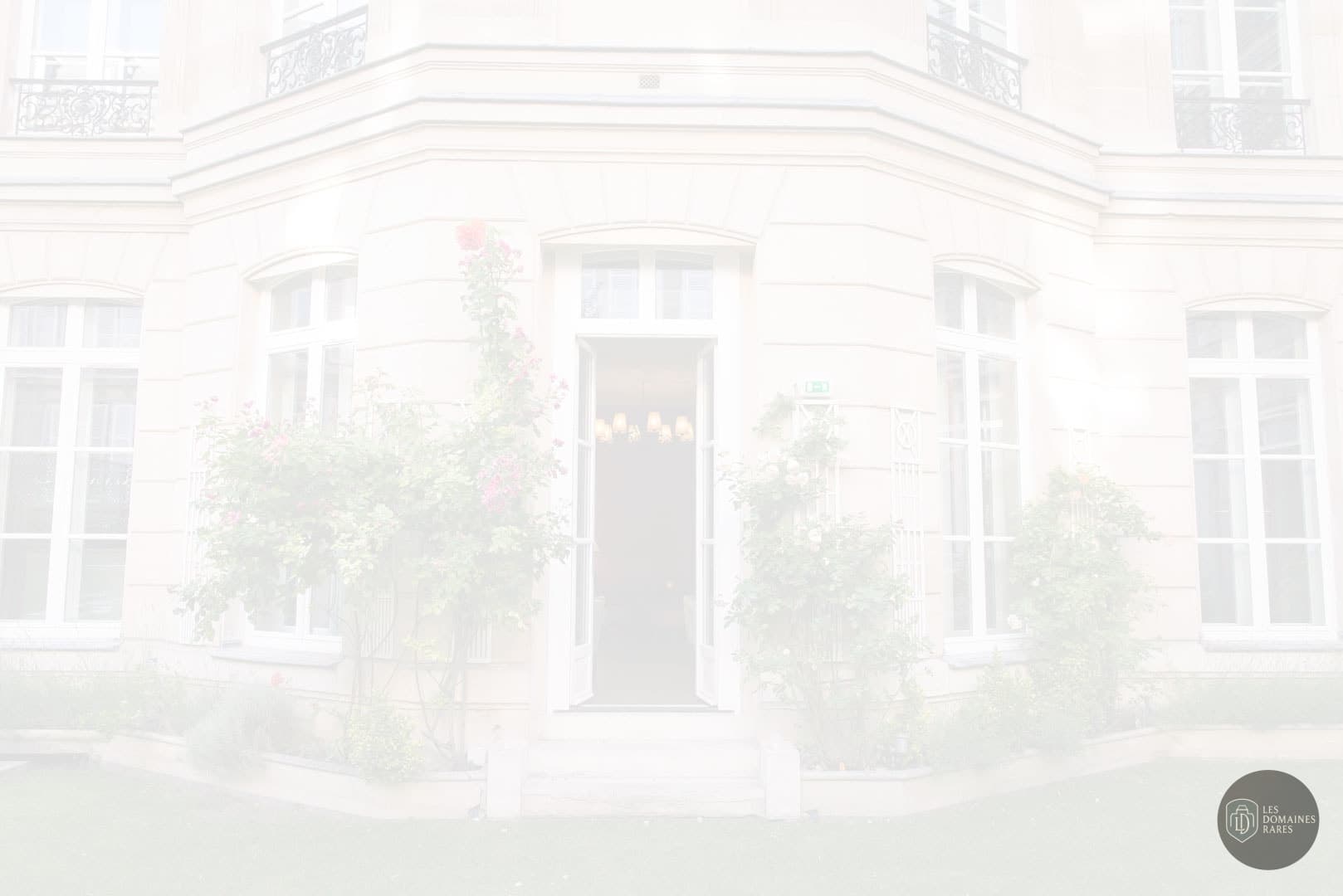 Vue extérieure de l'hôtel Cercle d'Aumale en Île-de-France
