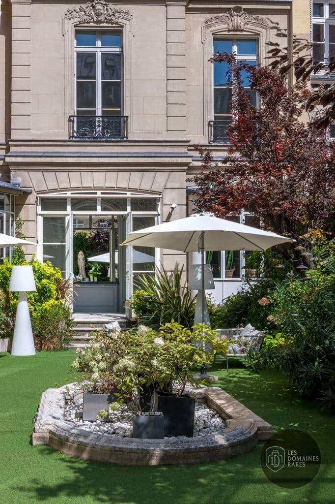 Vue extérieure de l'hôtel Cercle d'Aumale en Île-de-France