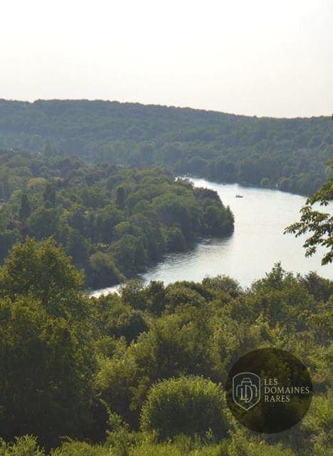 Vue extérieure du château Château Bouret en Île-de-France