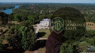 Vue extérieure du château Château Bouret en Île-de-France