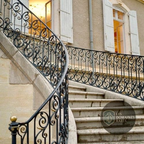 Vue extérieure du château Château Capion à Aniane en Occitanie