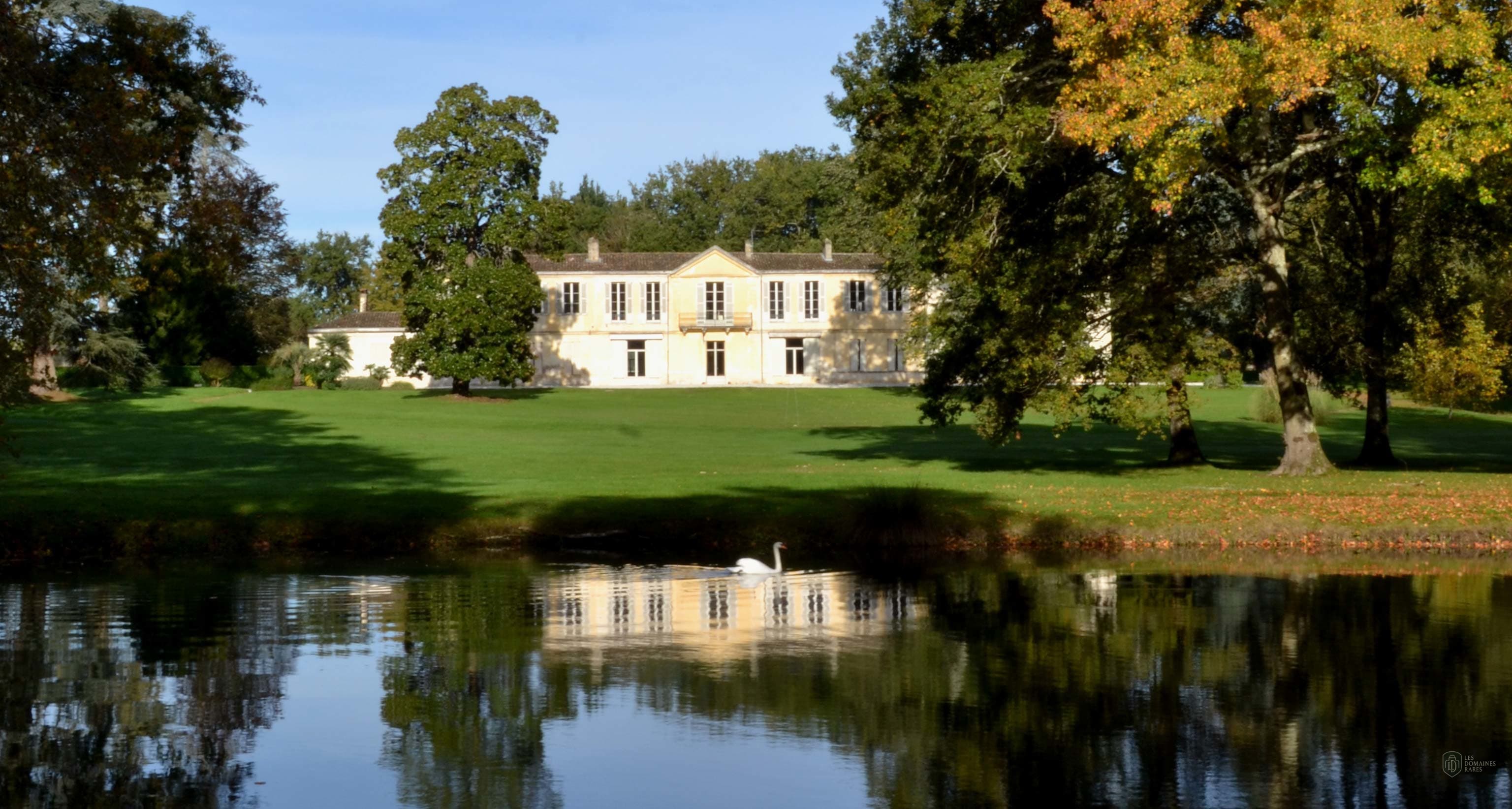 Vue extérieure du château Château Le Thil à Léognan en Nouvelle-Aquitaine