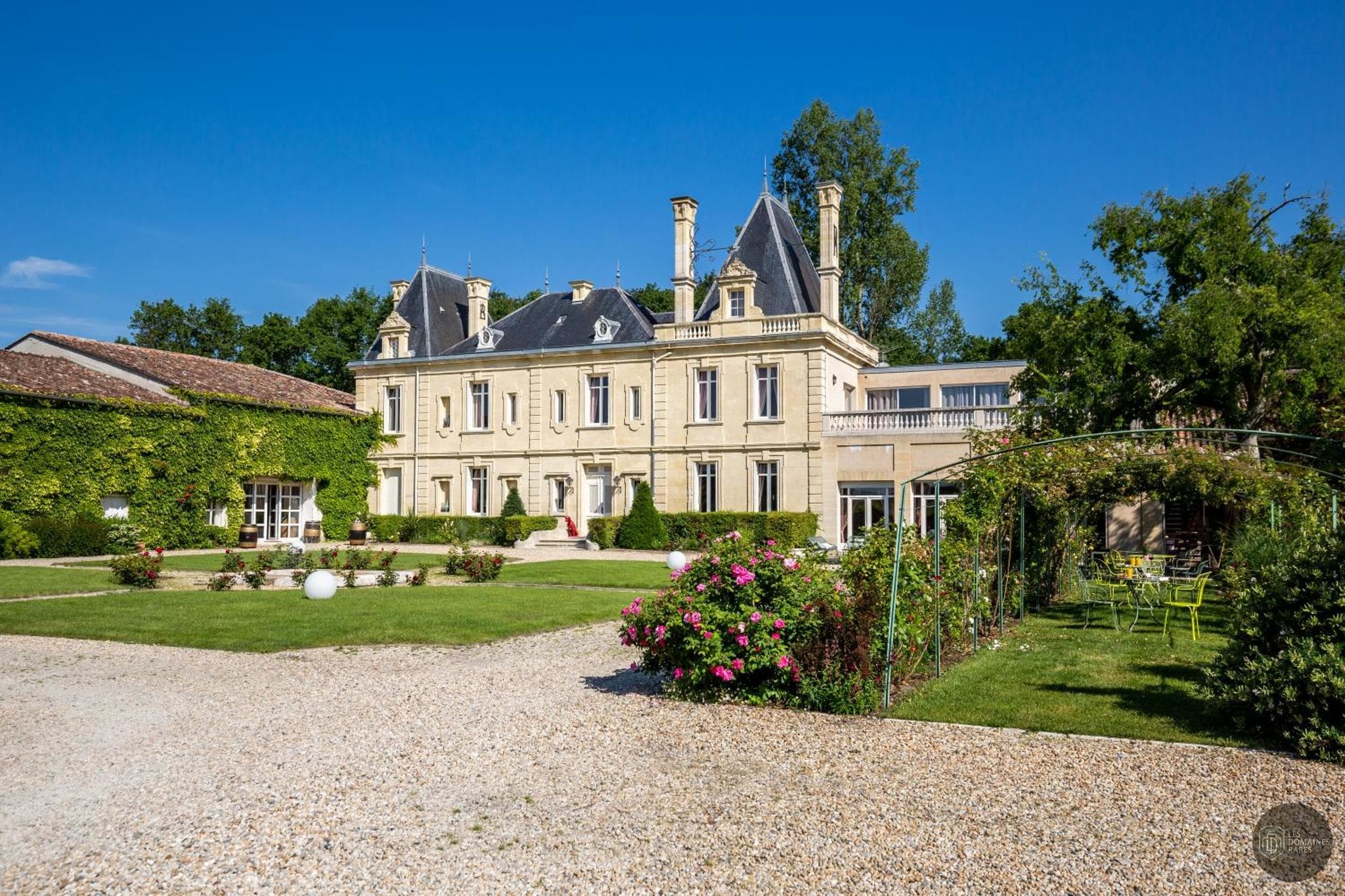 Vue extérieure du château Château Meyre à Avensan en Nouvelle-Aquitaine