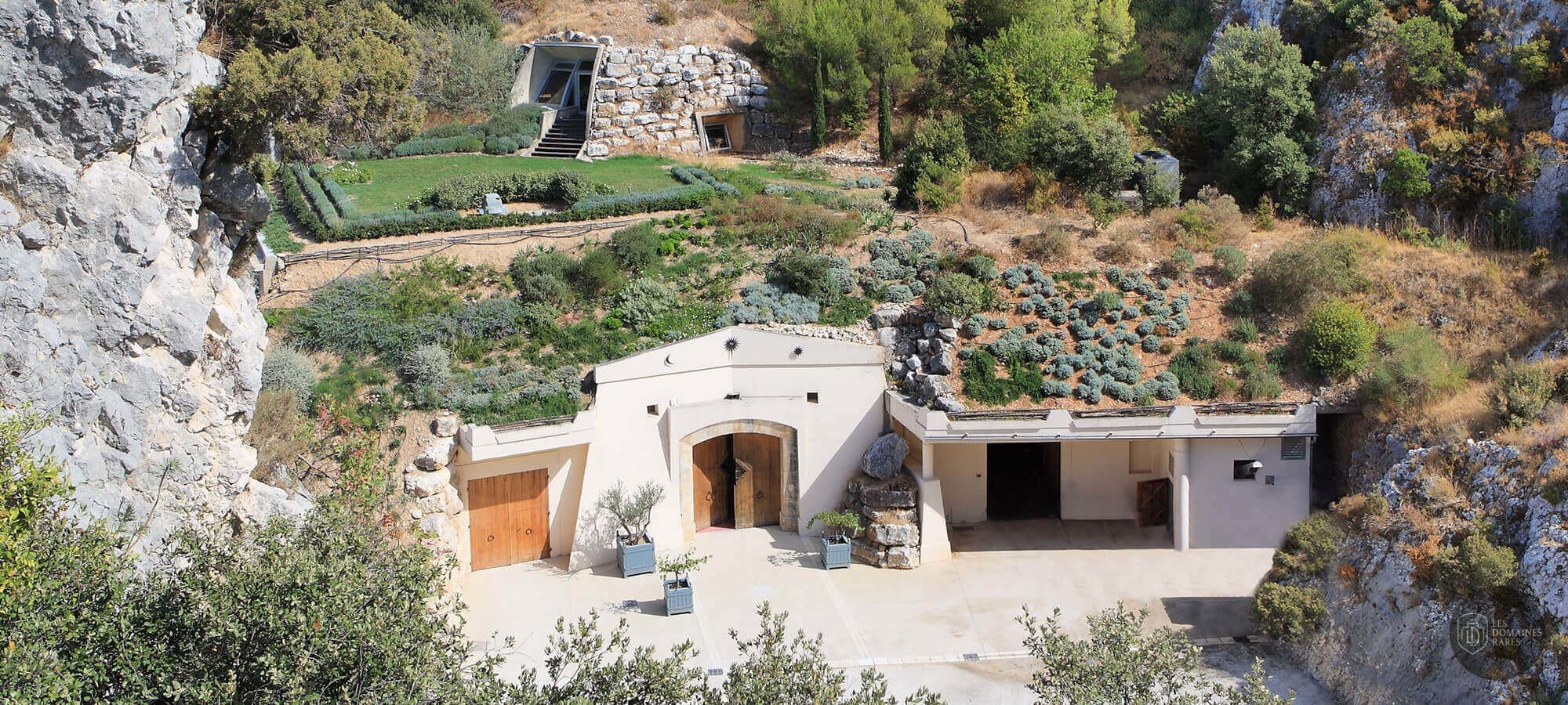 Vue extérieure du château Château Romanin en Provence-Alpes-Côte d'Azur