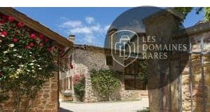 Vue extérieure du château Château Talance à Denice en Auvergne-Rhône-Alpes