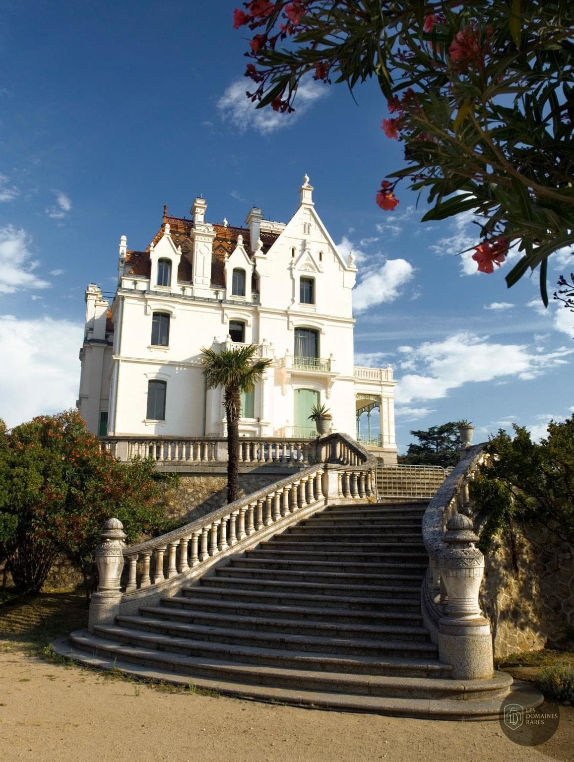 Vue extérieure du château Château Valmy en Occitanie