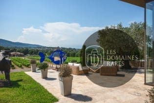 Vue extérieure du château Château Vaudois en Provence-Alpes-Côte d'Azur
