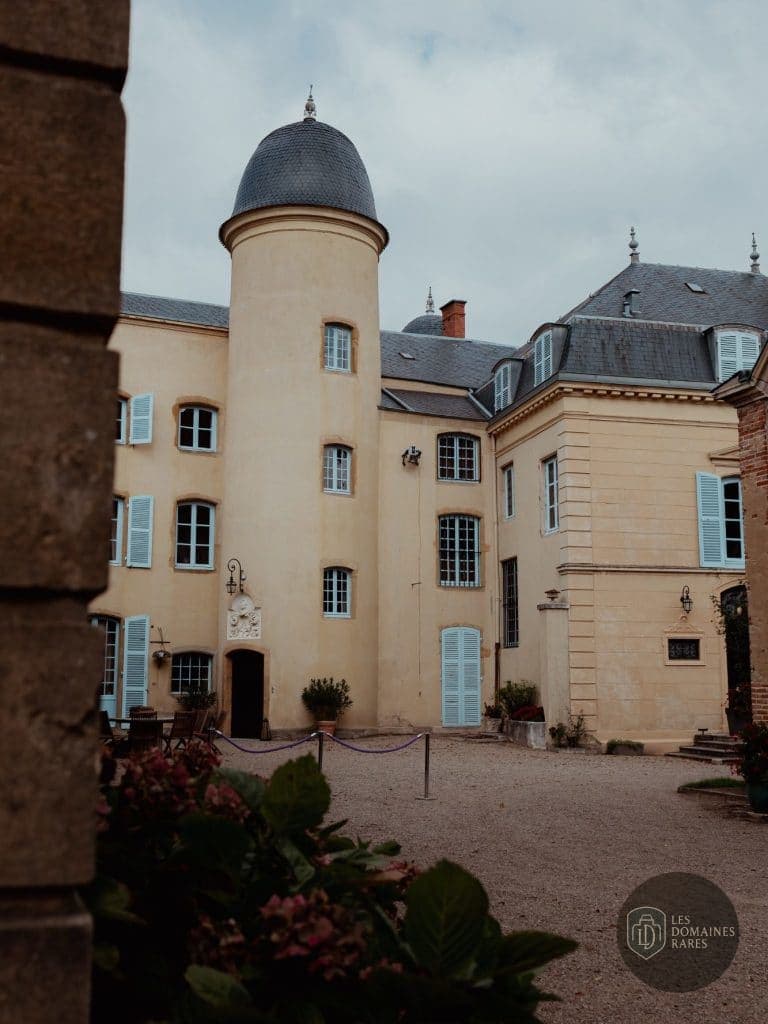 Vue extérieure du château Château d'Ailly à Parigny en Auvergne-Rhône-Alpes