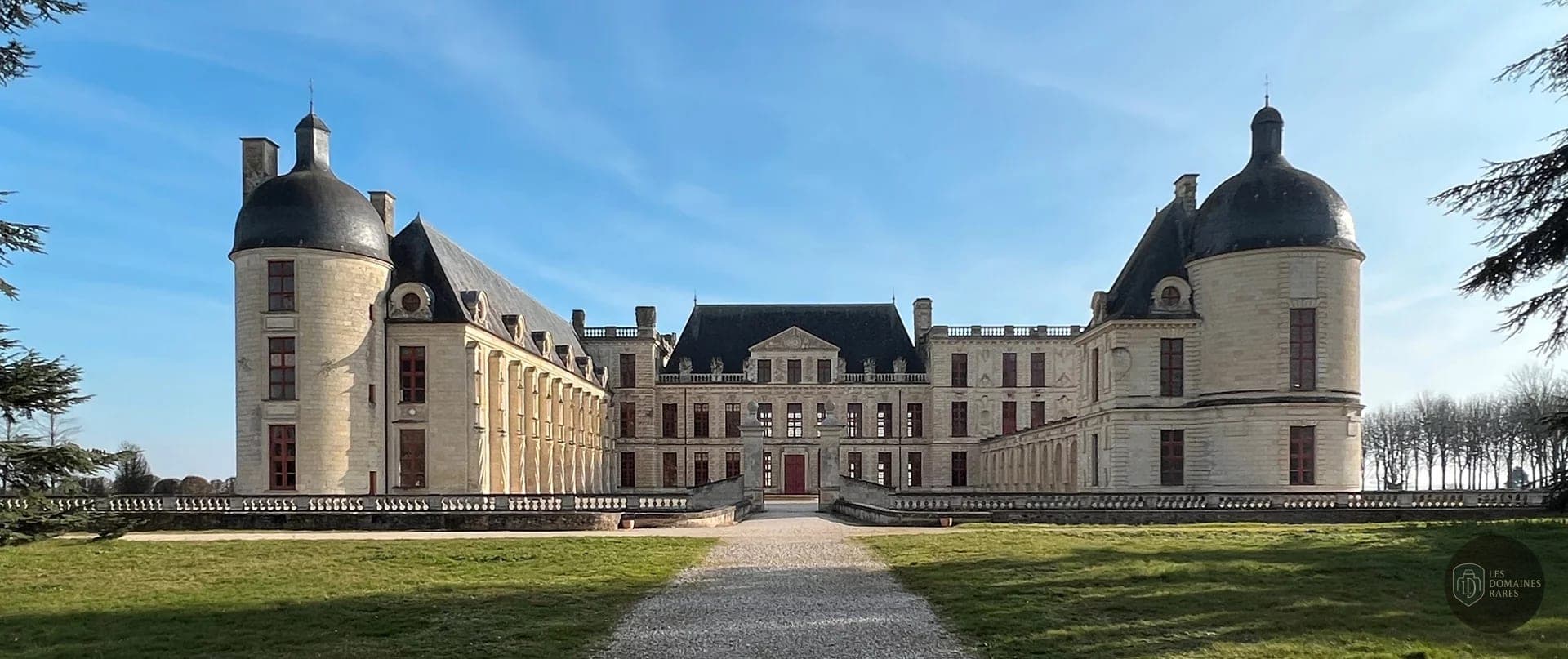 Vue extérieure du château Château d'Oiron à Oiron en Nouvelle-Aquitaine