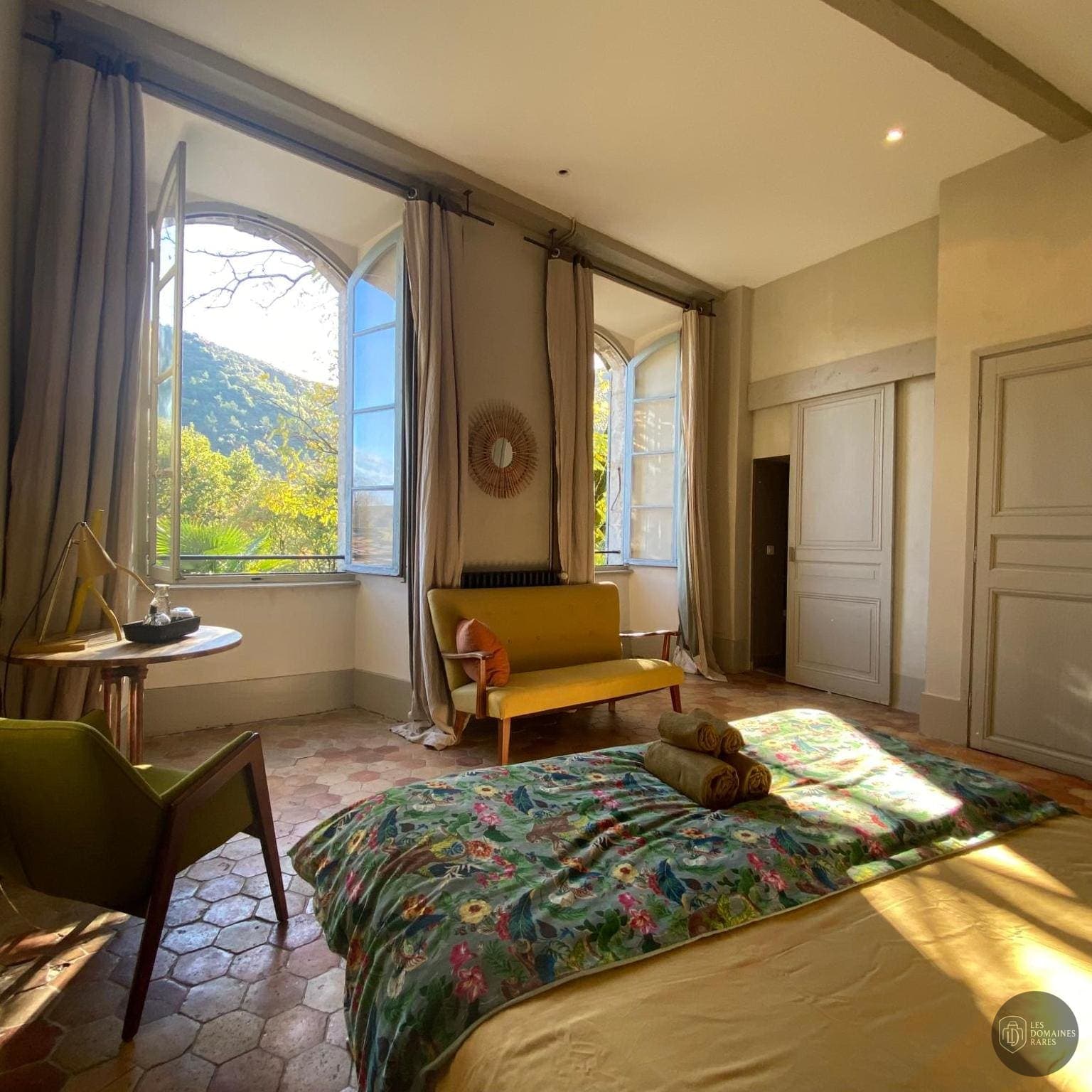 Vue extérieure du château Château d'Uzer à Uzer en Auvergne-Rhône-Alpes