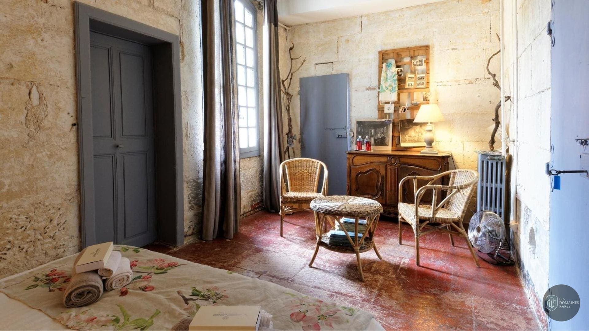 Chambre du domaine Château de Campuget à Manduel en Occitanie