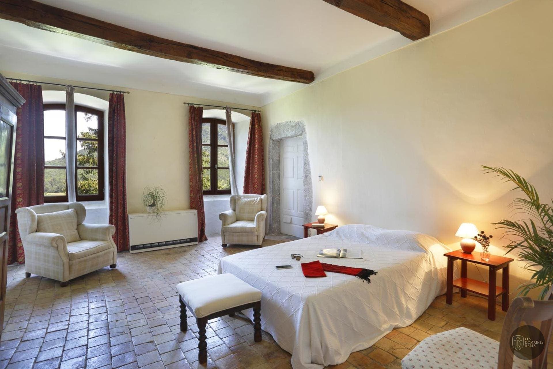 Chambre du château Château de Montfroc à Montfroc en Auvergne-Rhône-Alpes - séminaire montfroc, france