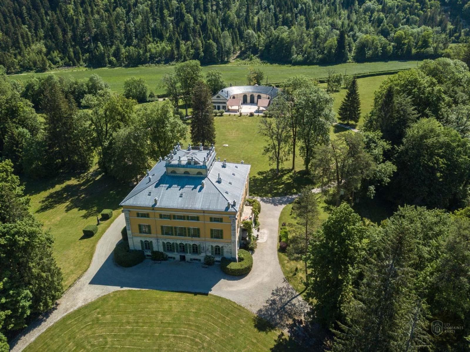 Vue extérieure du château Château de Syam à Syam en Bourgogne-Franche-Comté