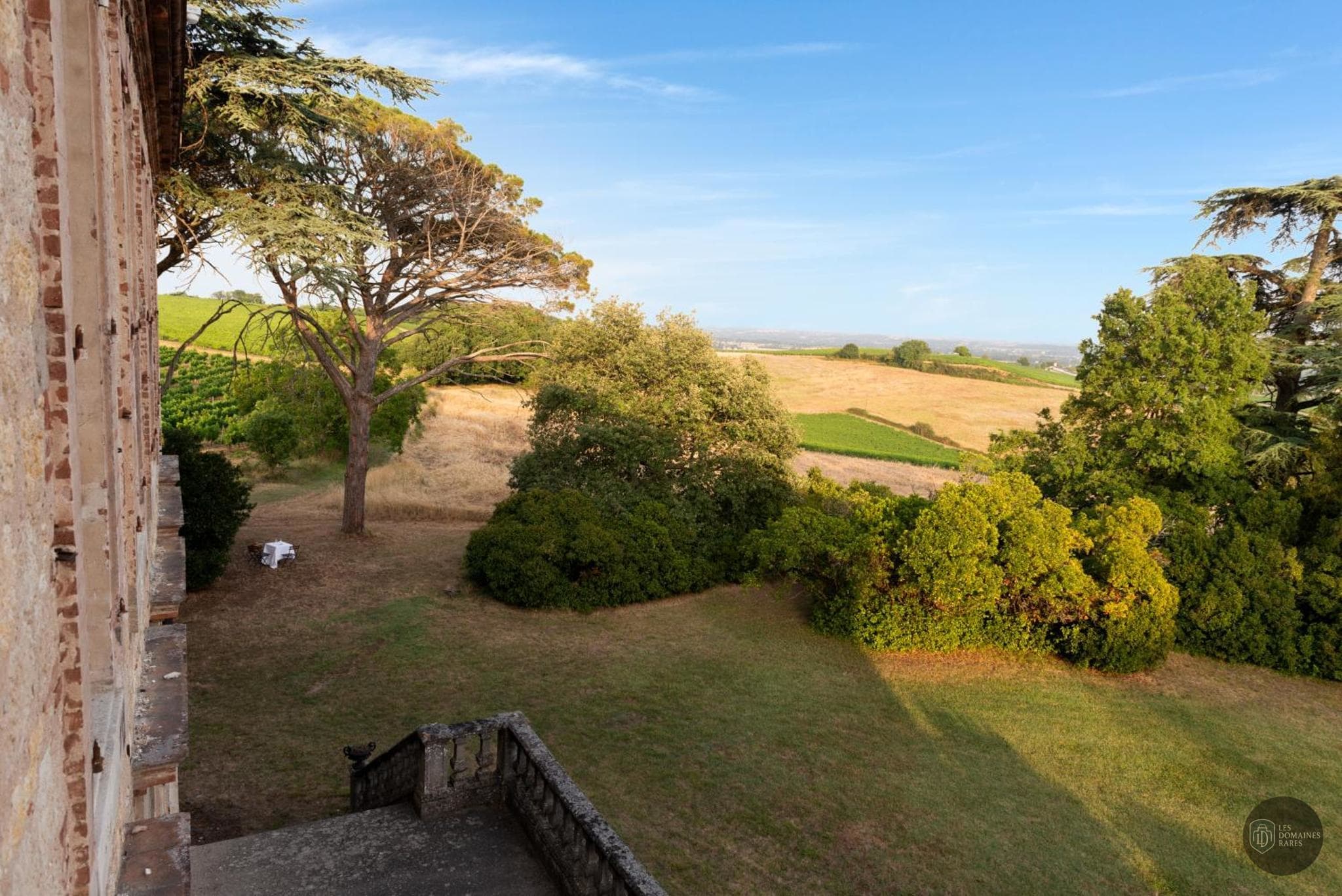 Vue du château Château de Tauzies à Gaillac en Occitanie