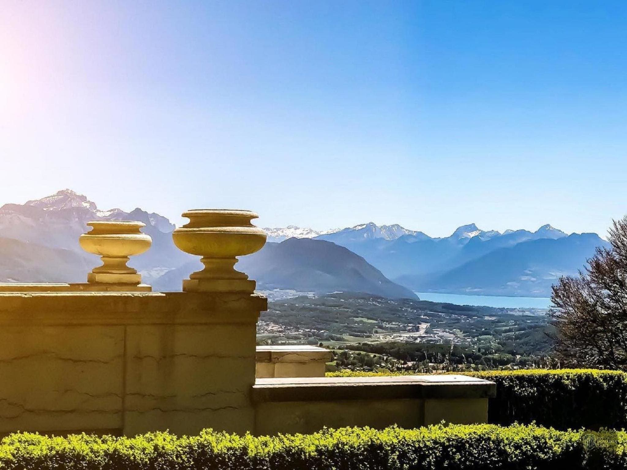 Vue du château Château des Herbeys à Chauffayer en Provence-Alpes-Côte d'Azur