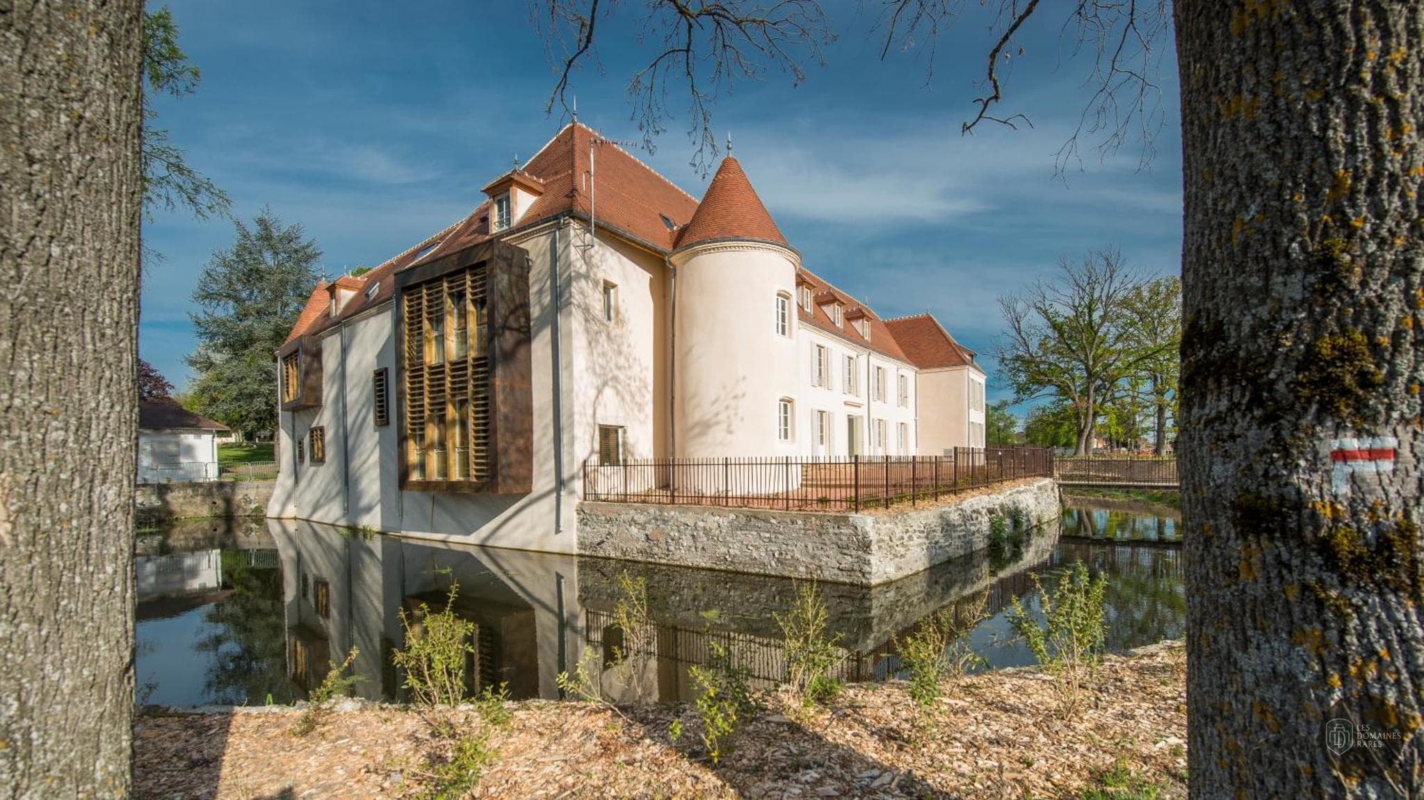 Vue extérieure du château Château du Bost en Auvergne-Rhône-Alpes
