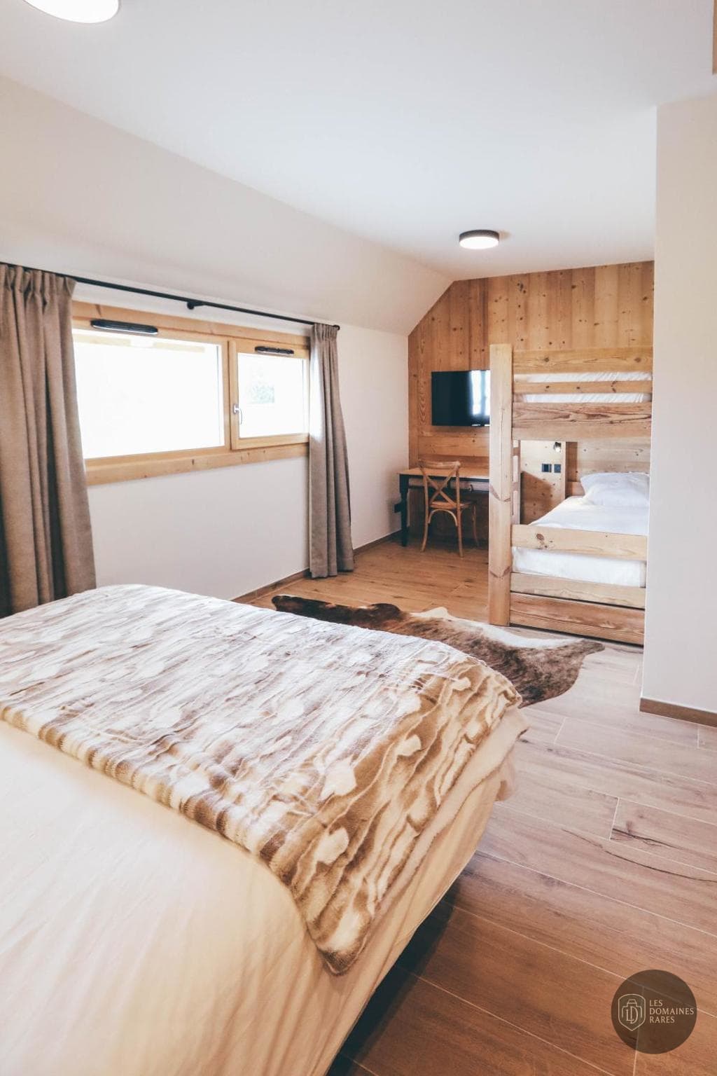 Chambre du moulin Chalet de la Villette à Déserts en Auvergne-Rhône-Alpes - séminaire les déserts, france