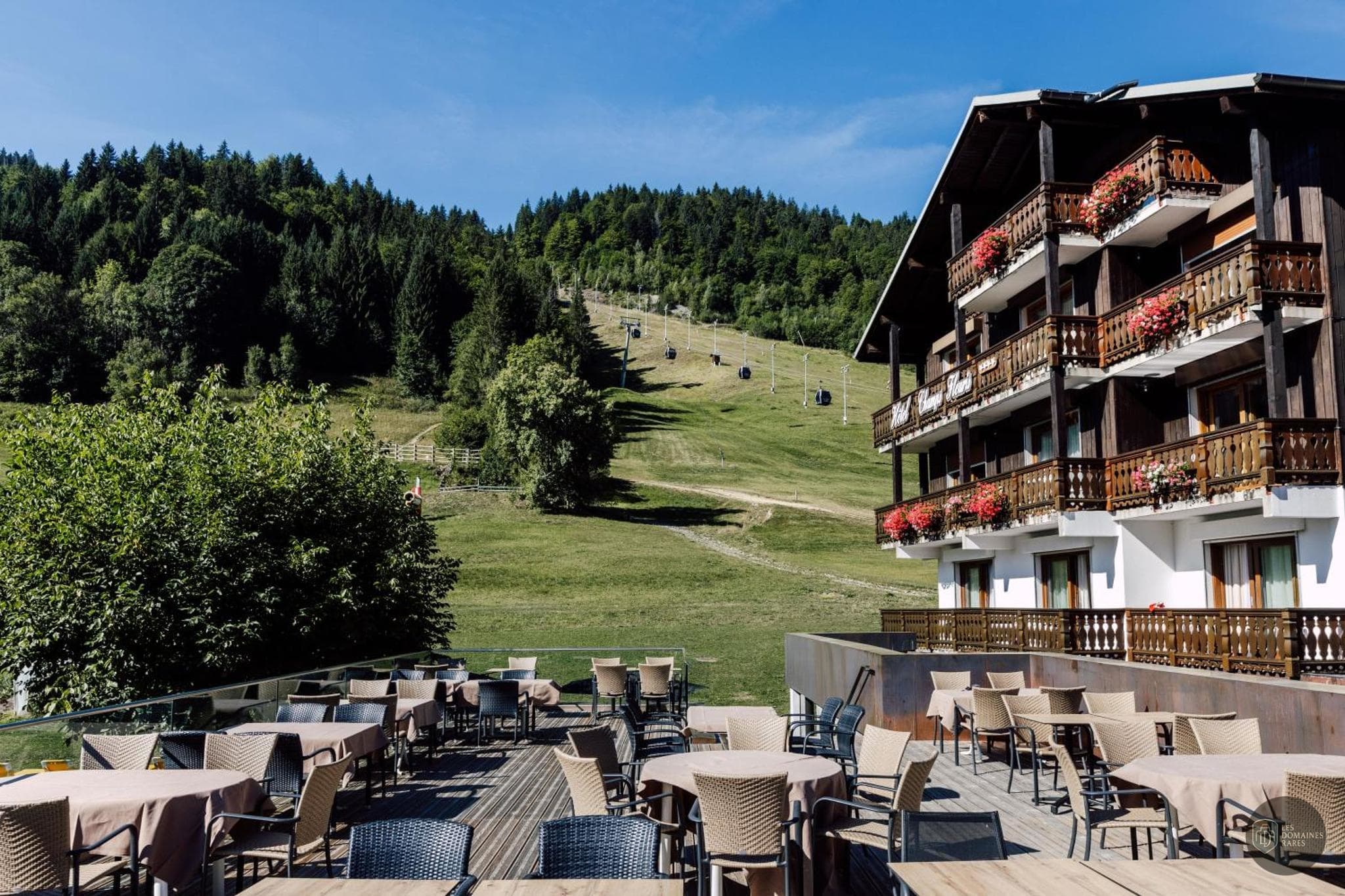 Vue extérieure de l'hôtel Champs Fleuris à Morzine en Auvergne-Rhône-Alpes