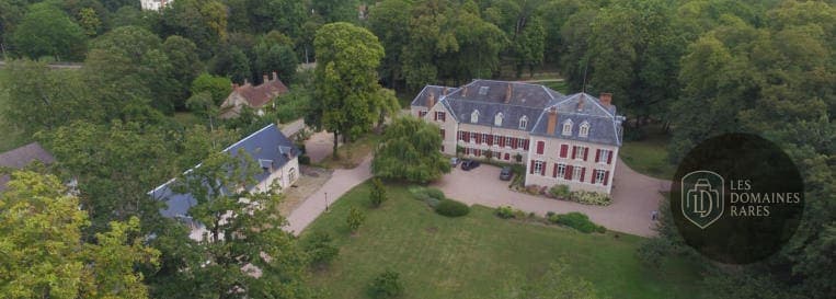 Vue extérieure du château Chateau La Boulaize en Auvergne-Rhône-Alpes