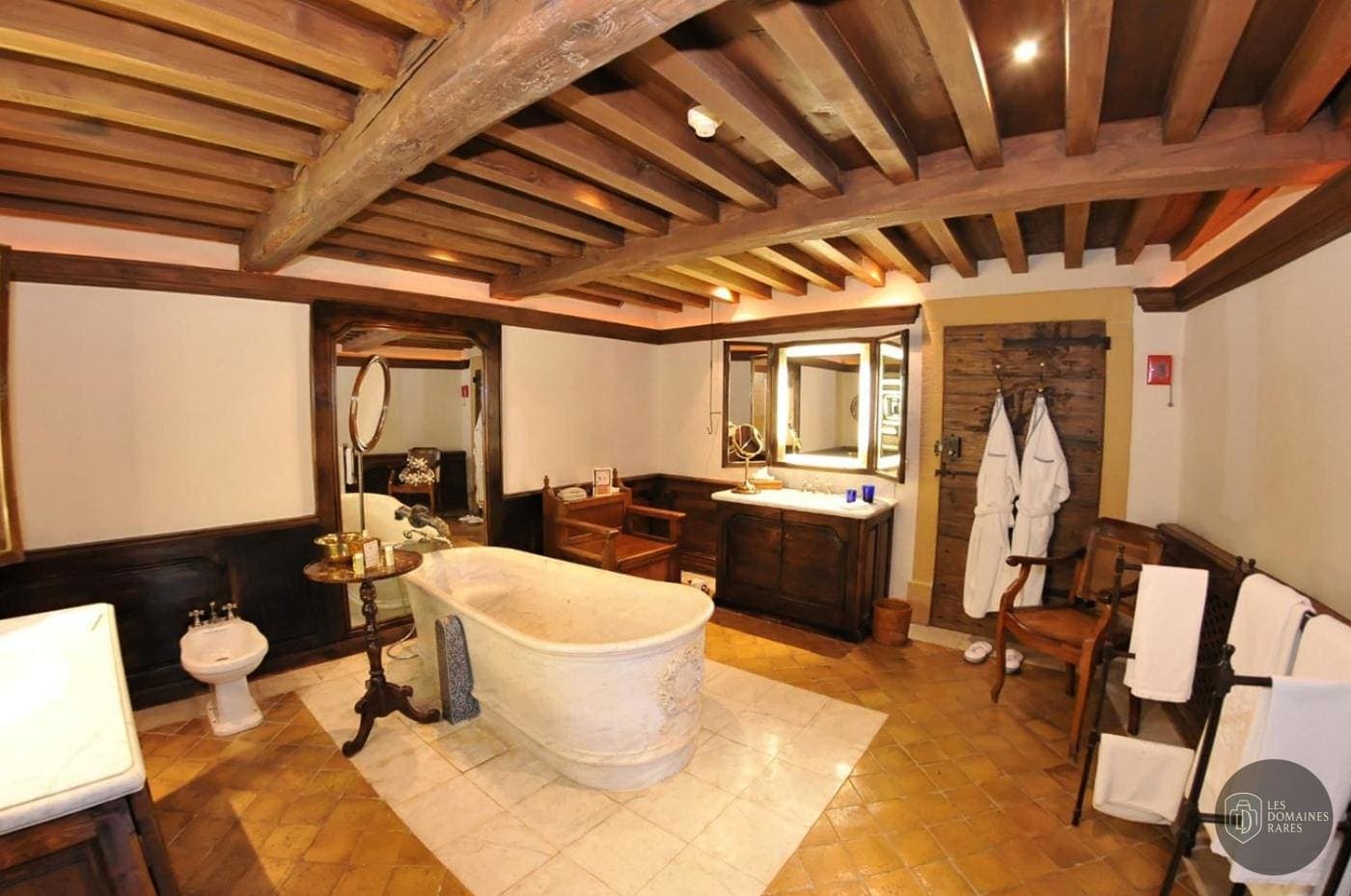 Vue extérieure du château Chateau de Bagnols en Auvergne-Rhône-Alpes