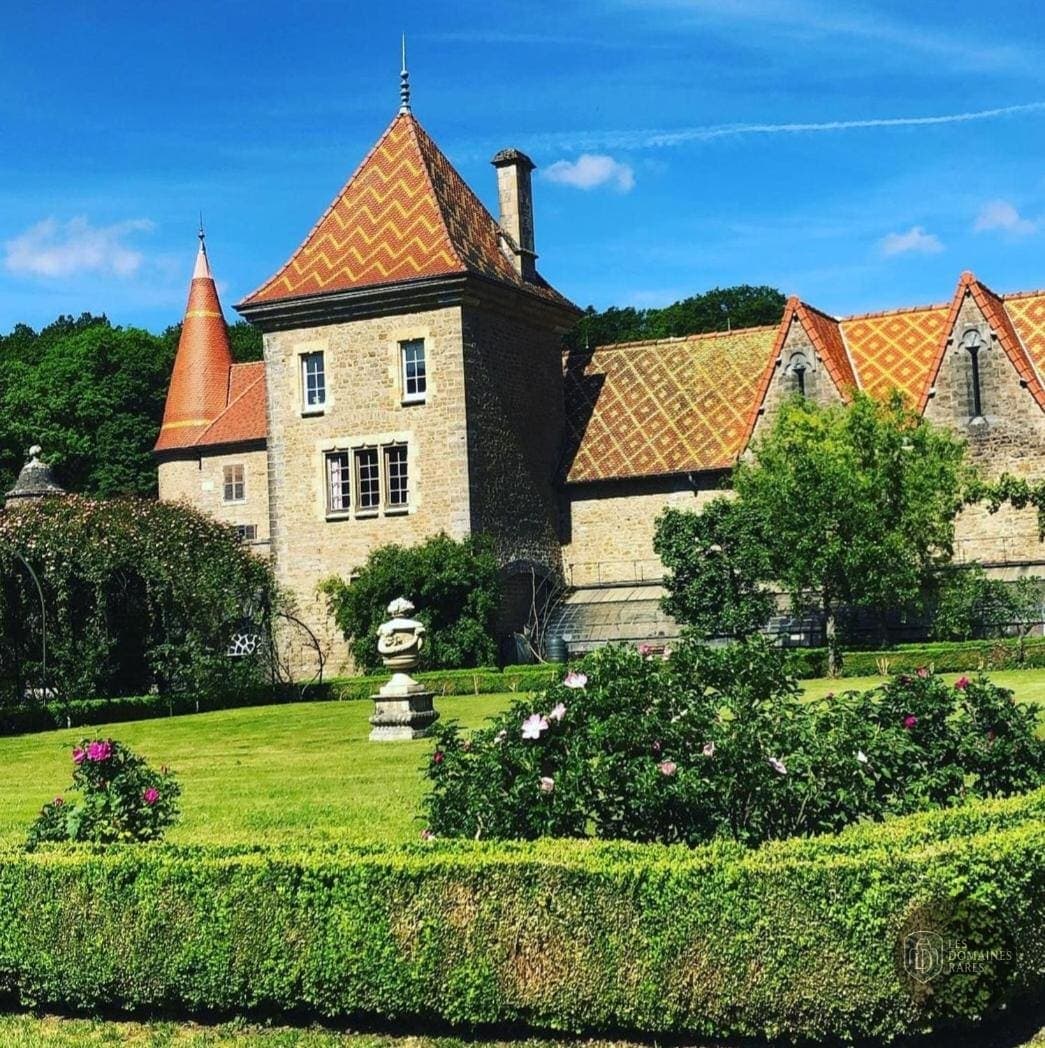 Vue extérieure du domaine Chateau de Bournel à Cubry en Bourgogne-Franche-Comté