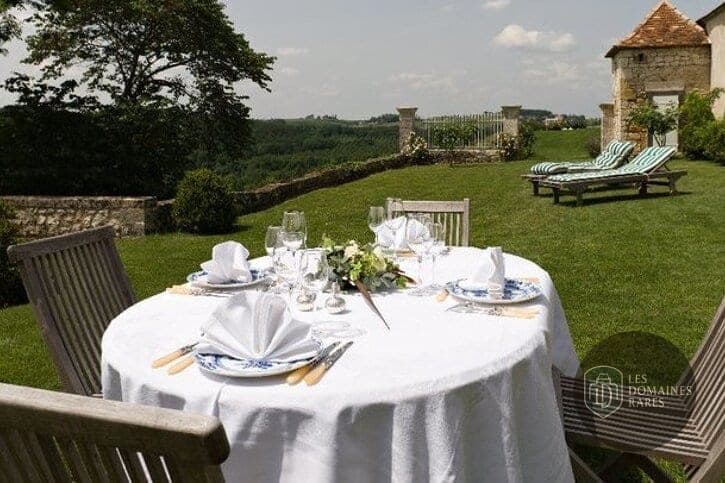 Restaurant du château Chateau de La Fleunie en Nouvelle-Aquitaine - séminaire condat-sur-vézère