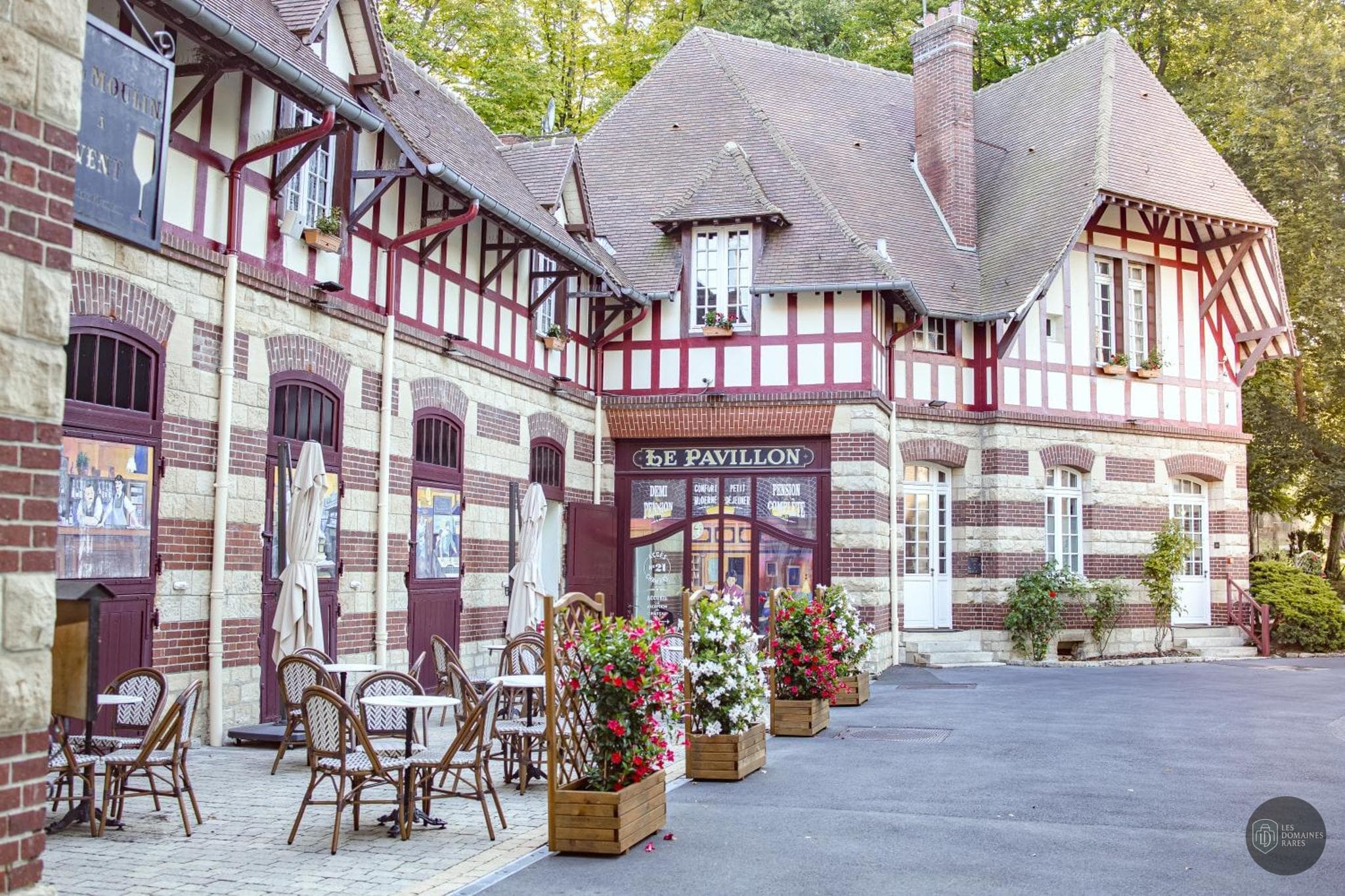 Vue du château Chateau de La Tour Gouvieux à Gouvieux en Hauts-de-France