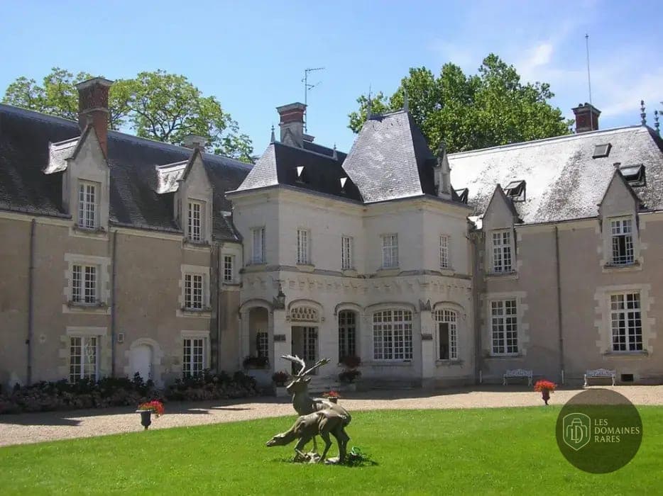 Vue extérieure du château Chateau de Mazieres à Tendu en Centre-Val de Loire