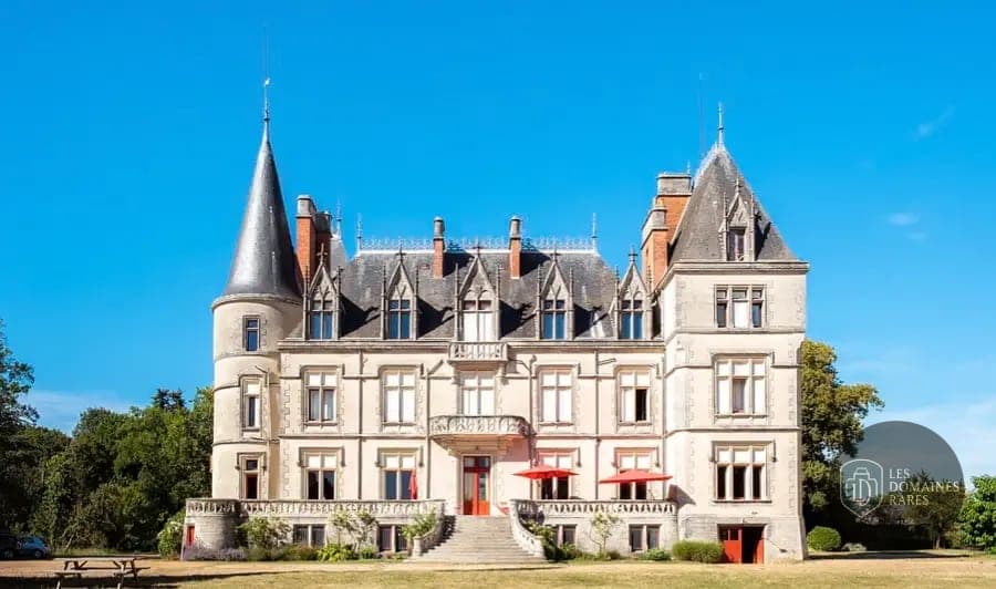 Vue extérieure du château Chateau de Mazieres à Tendu en Centre-Val de Loire