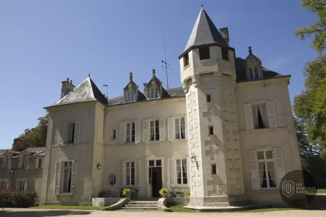 Vue extérieure du château Chateau de Mazieres à Tendu en Centre-Val de Loire