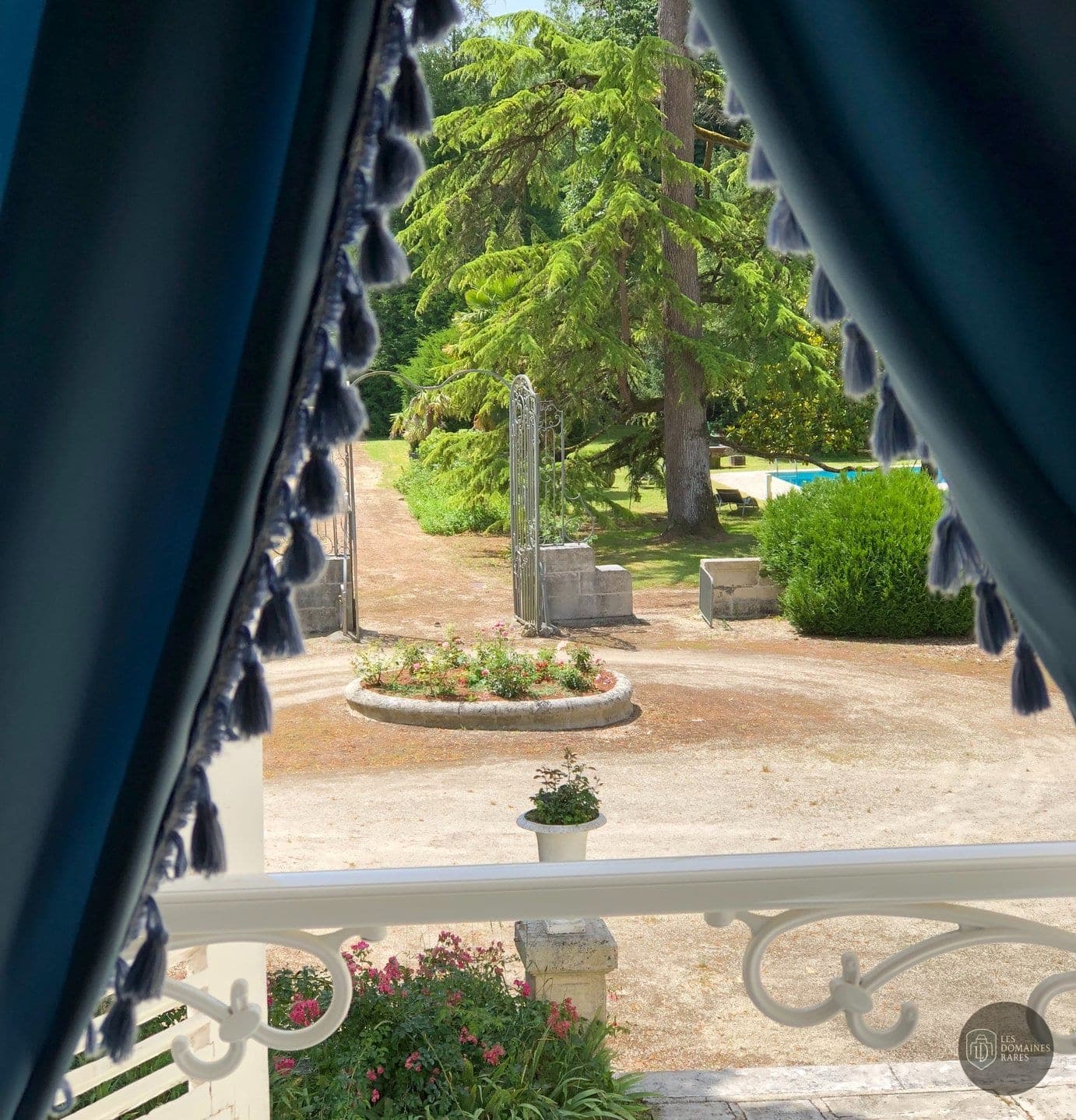 Vue extérieure du château Chateau de Mesnac à Mesnac en Nouvelle-Aquitaine