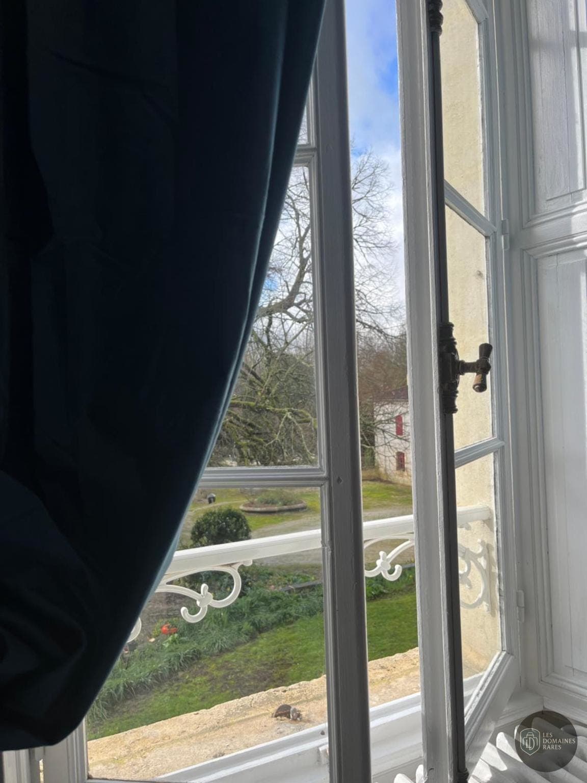 Vue extérieure du château Chateau de Mesnac à Mesnac en Nouvelle-Aquitaine