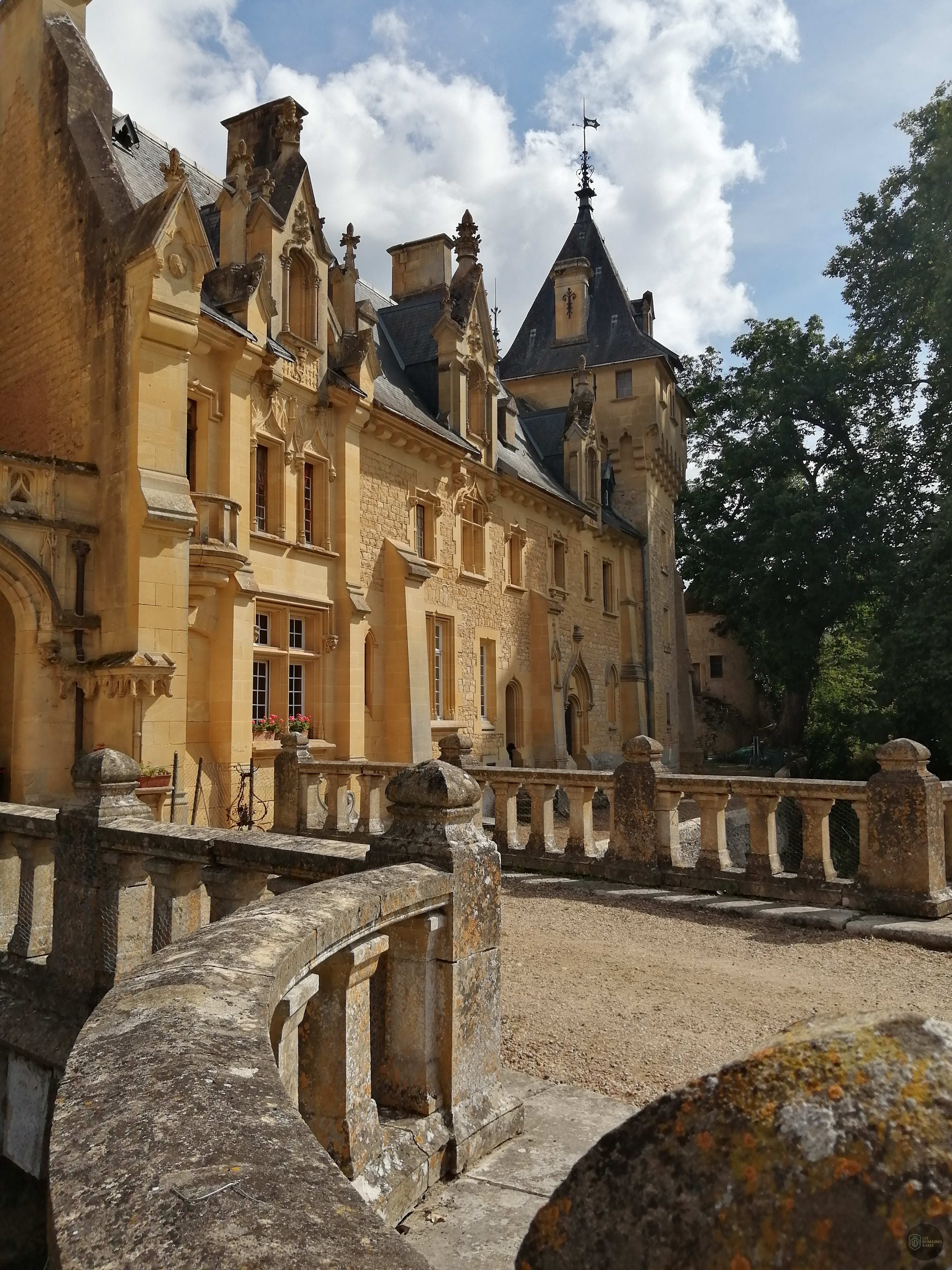 Vue extérieure du château Chateau de Prye à La en Bourgogne-Franche-Comté