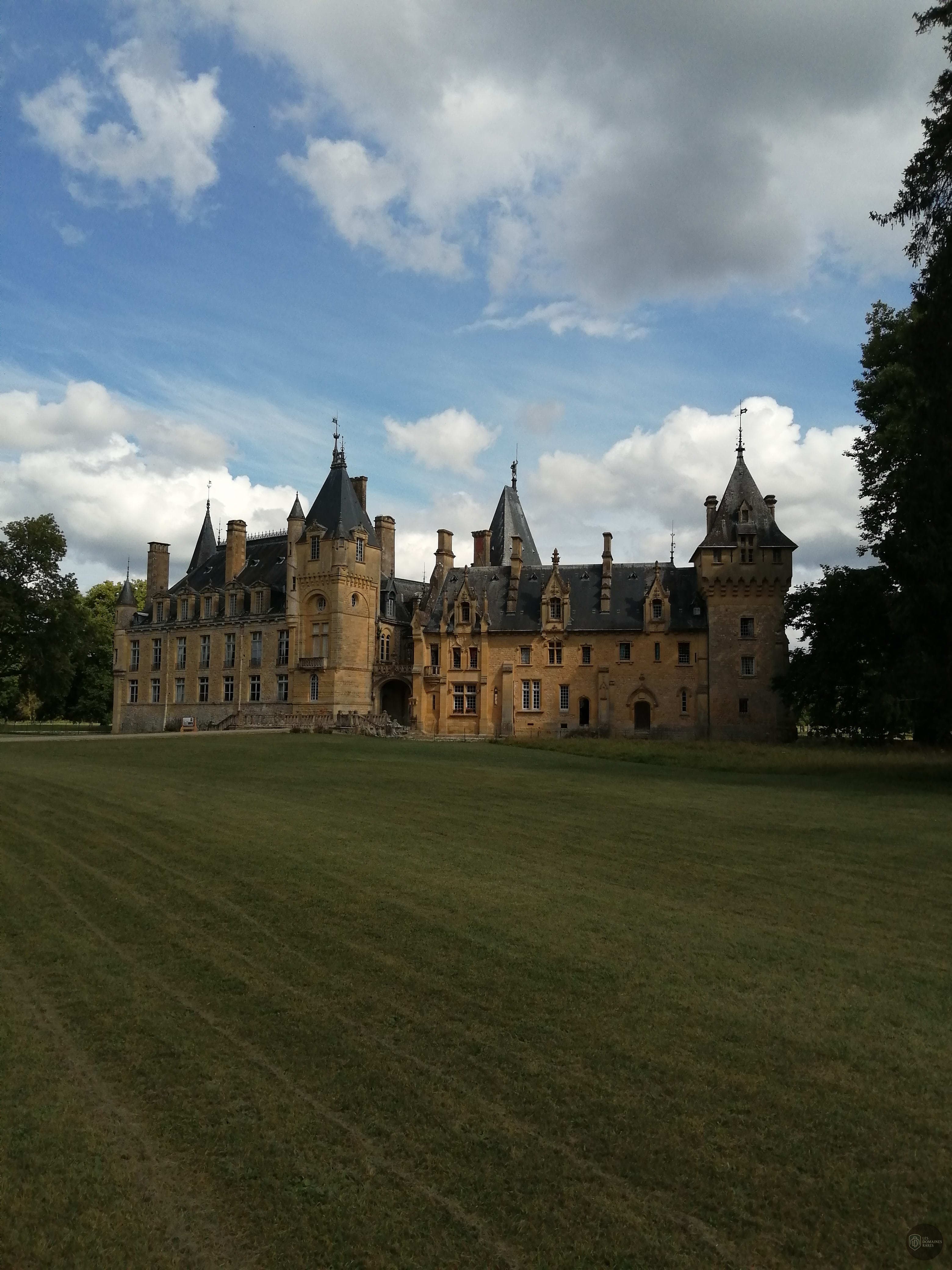 Vue extérieure du château Chateau de Prye à La en Bourgogne-Franche-Comté