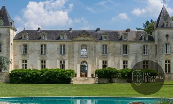 Vue extérieure du château Chateau de Reignac en Centre-Val de Loire