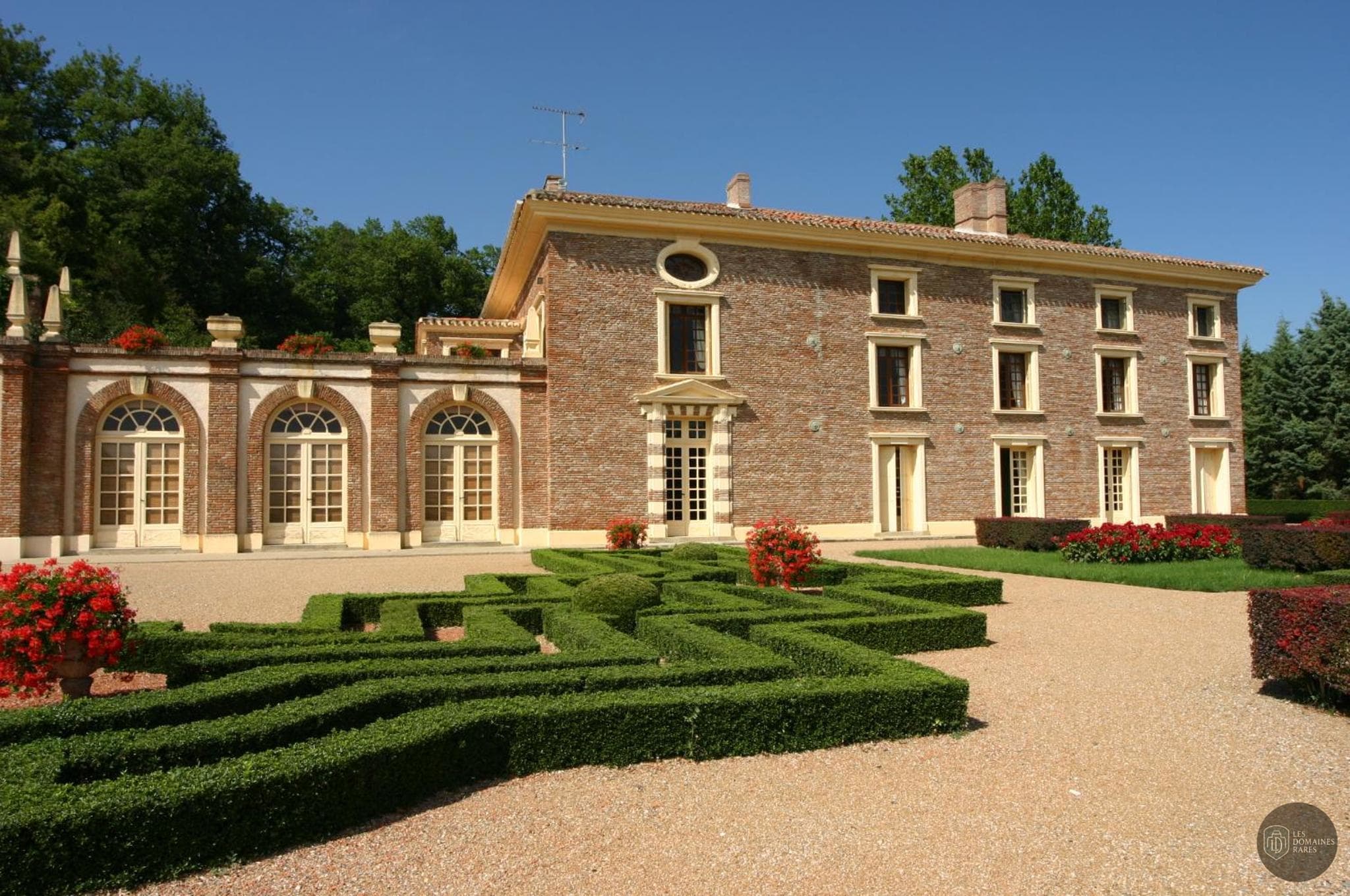 Vue extérieure du château Chateau de Roques en Occitanie
