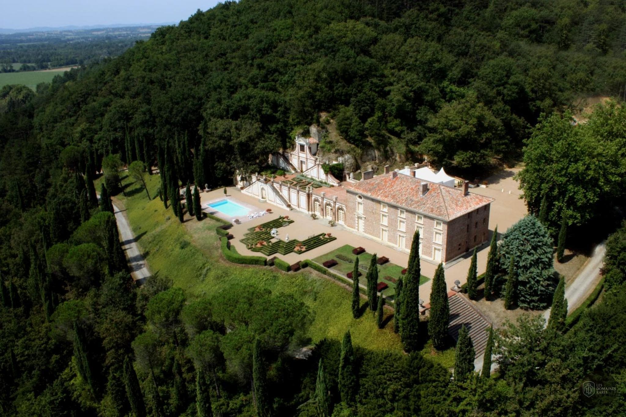 Vue extérieure du château Chateau de Roques en Occitanie