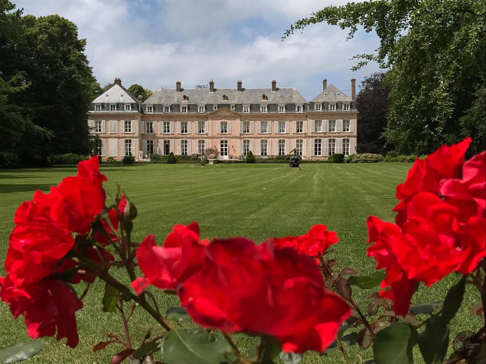 Vue extérieure du château Chateau de Sissi en Normandie