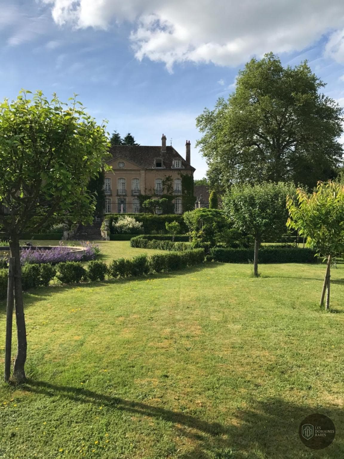 Vue extérieure du château Chateau de Villette à Menestreau en Centre-Val de Loire
