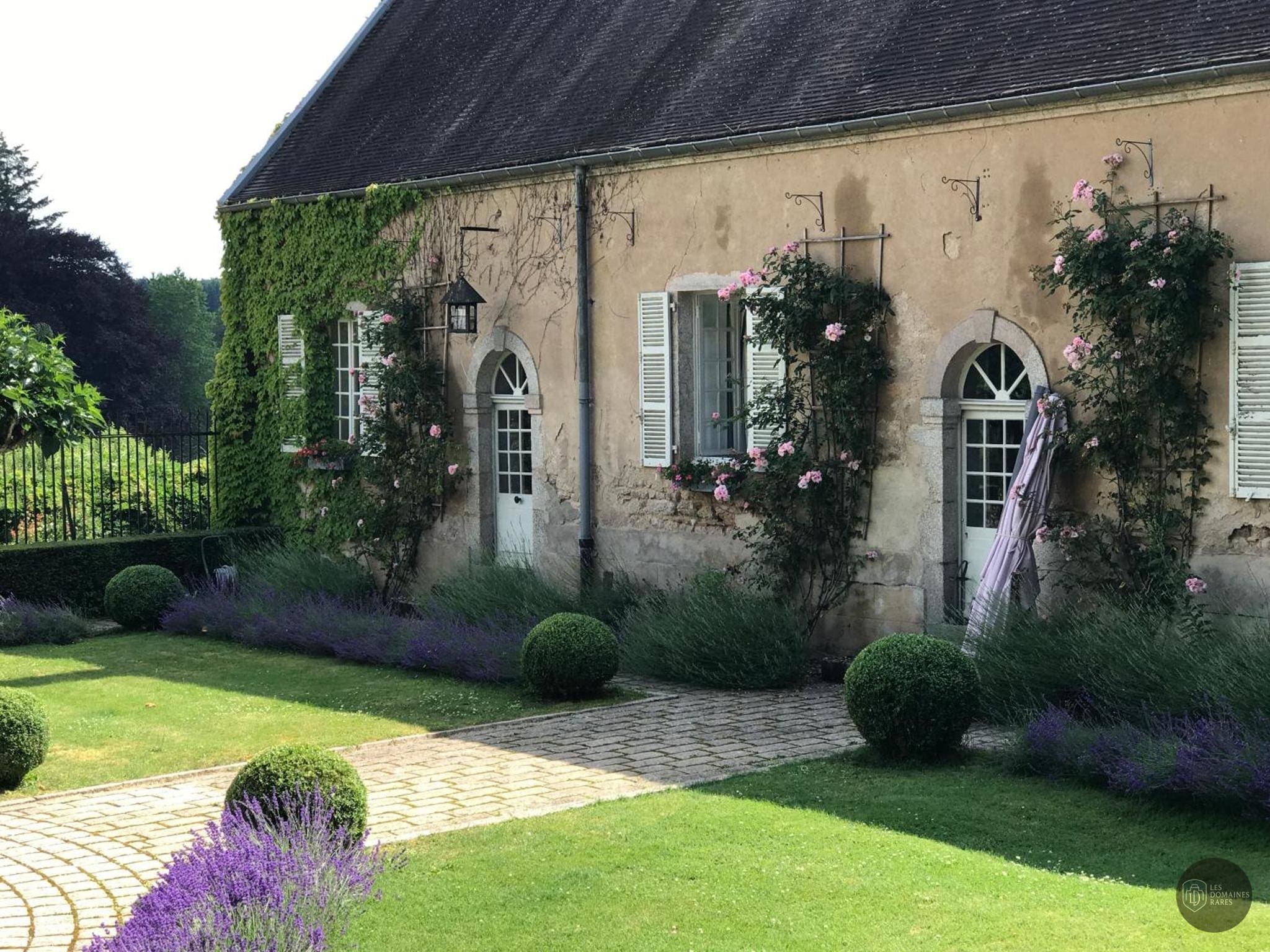 Vue extérieure du château Chateau de Villette à Menestreau en Centre-Val de Loire